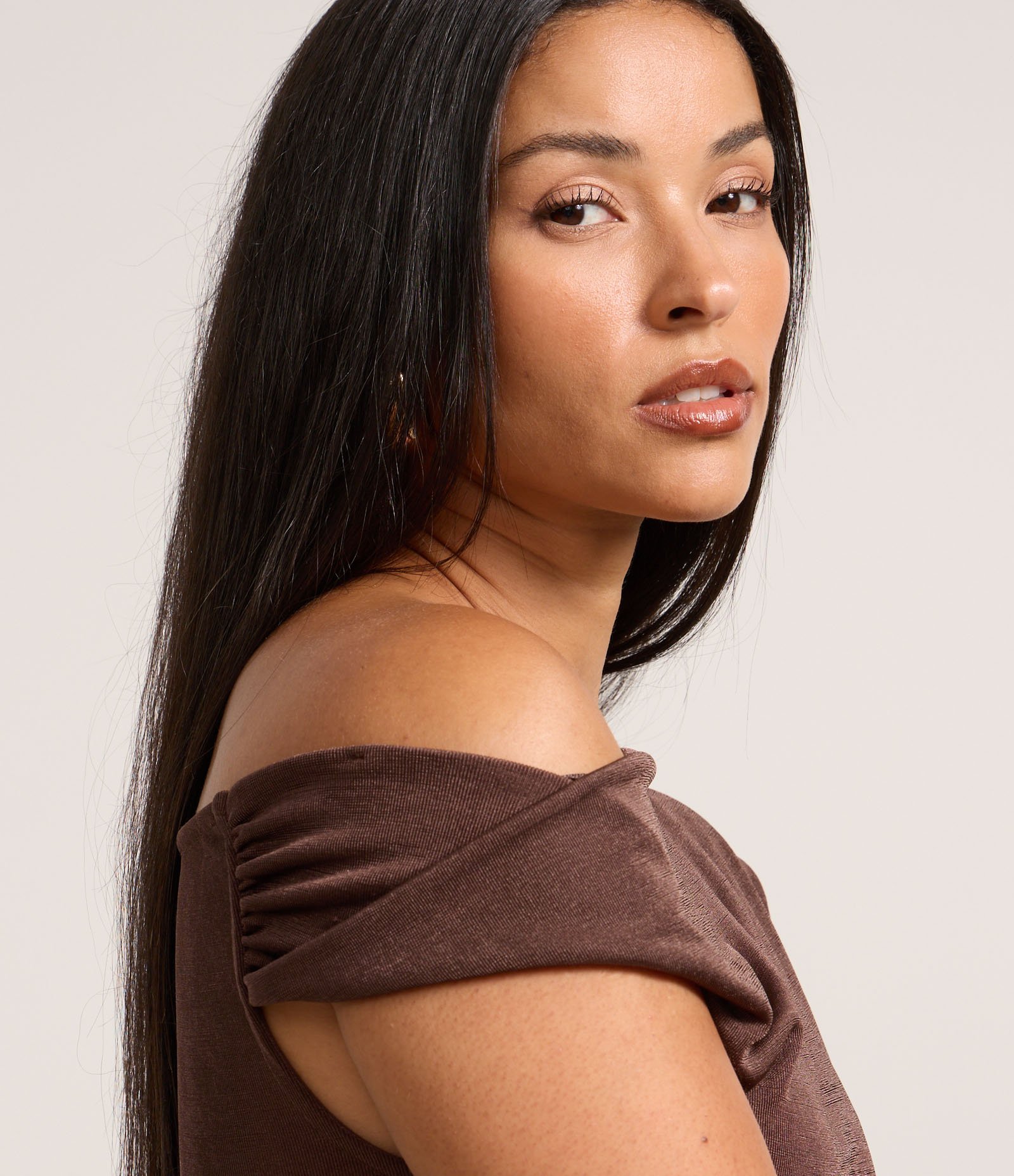 Body com Decote Canoa e Alça Larga Marrom 3