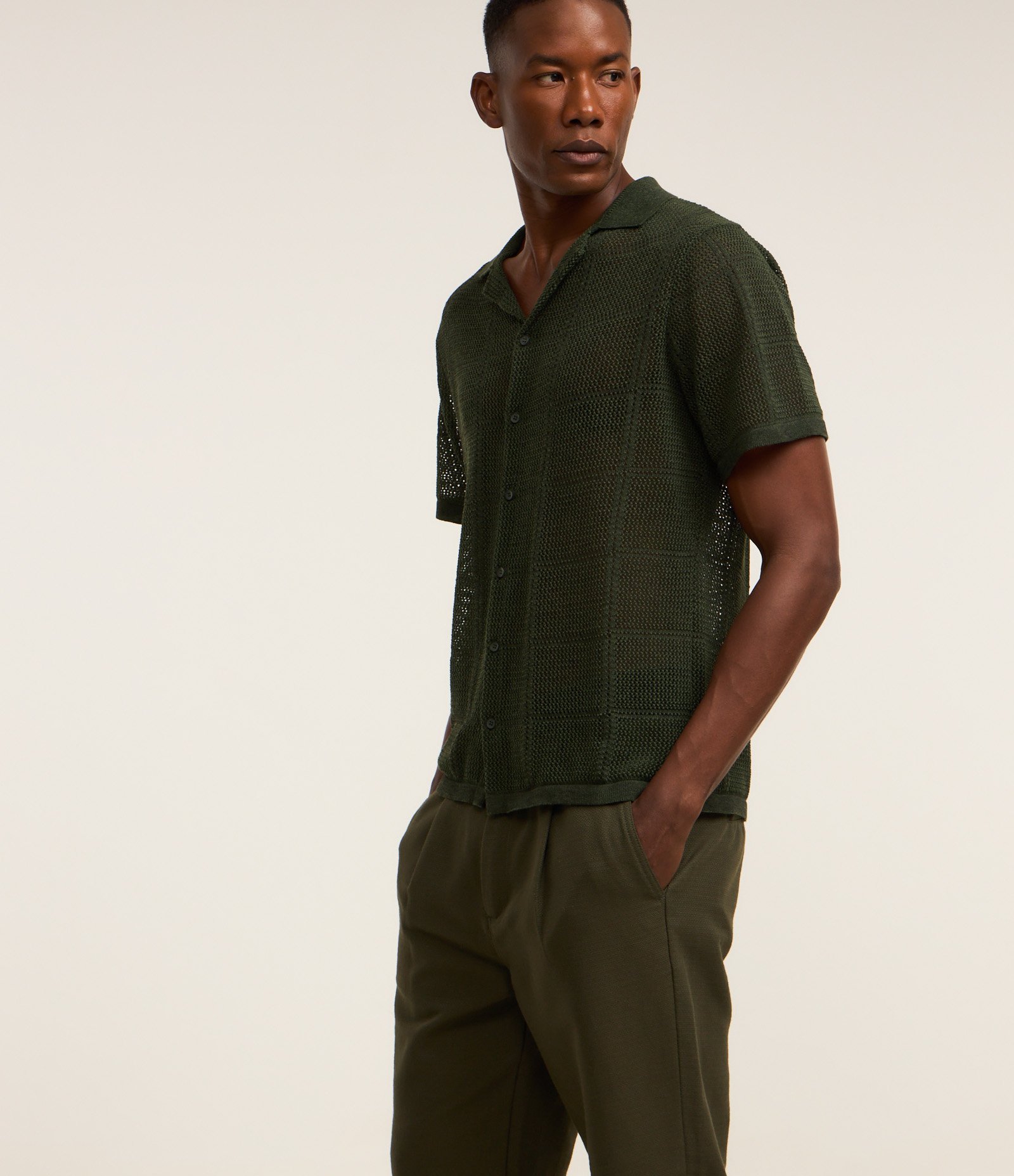 Calça Relaxed em Alfaiataria com Textura e Bolsos Verde 3