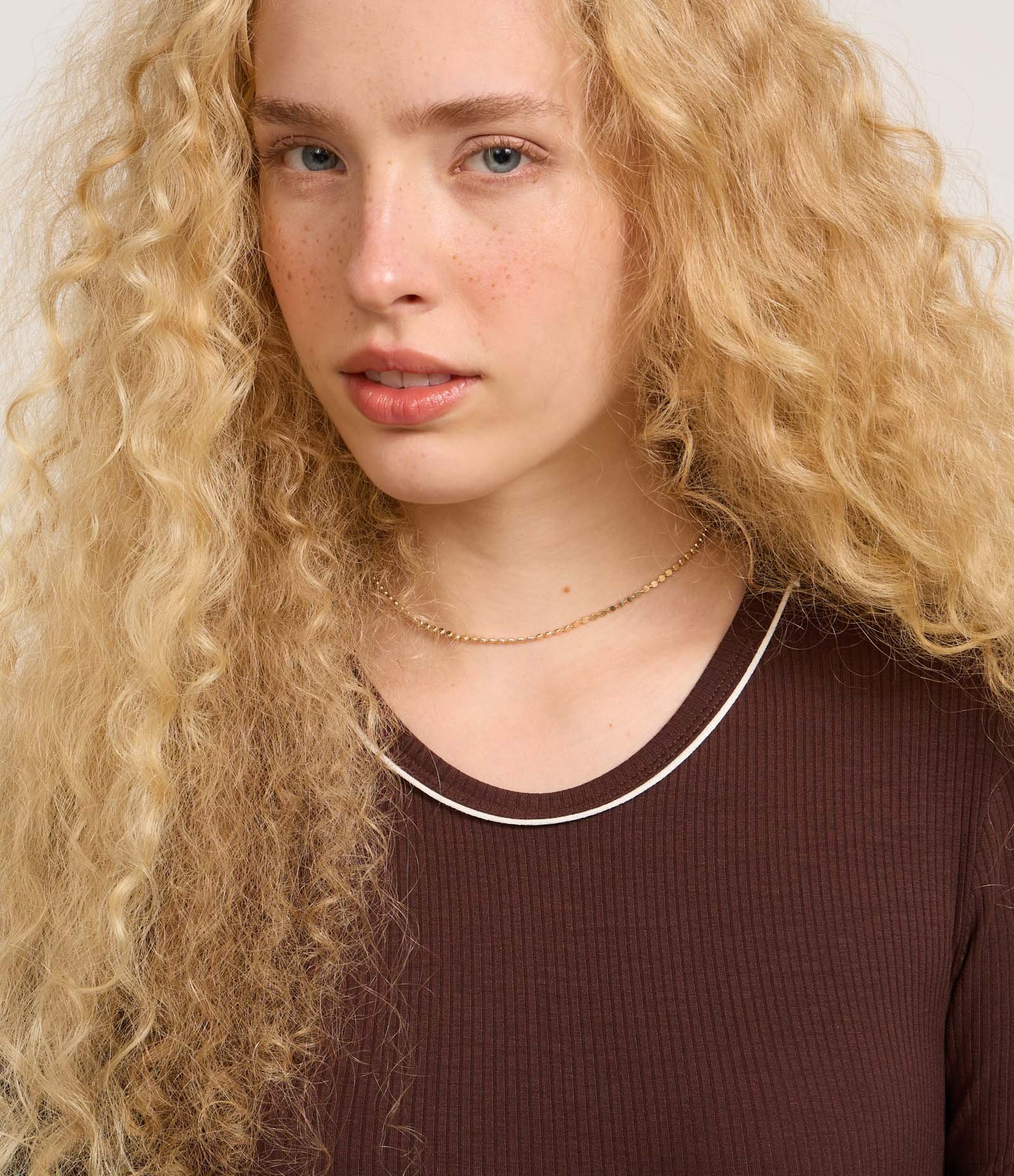 Vestido Long Midi em Ribana com Friso Contrastante Marrom 3