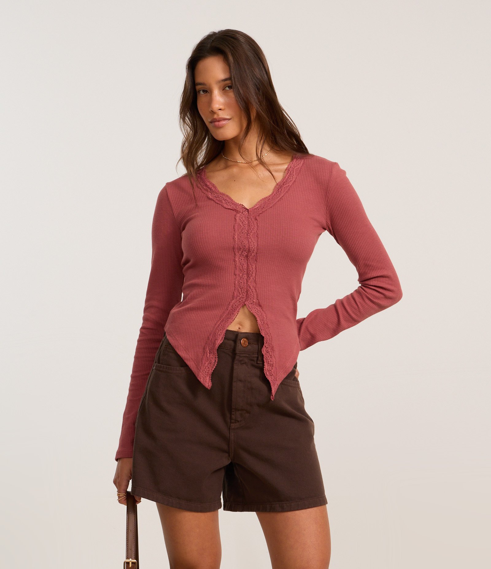 Blusa em Ribana com Detalhe em Renda Assimétrica Rosa 1