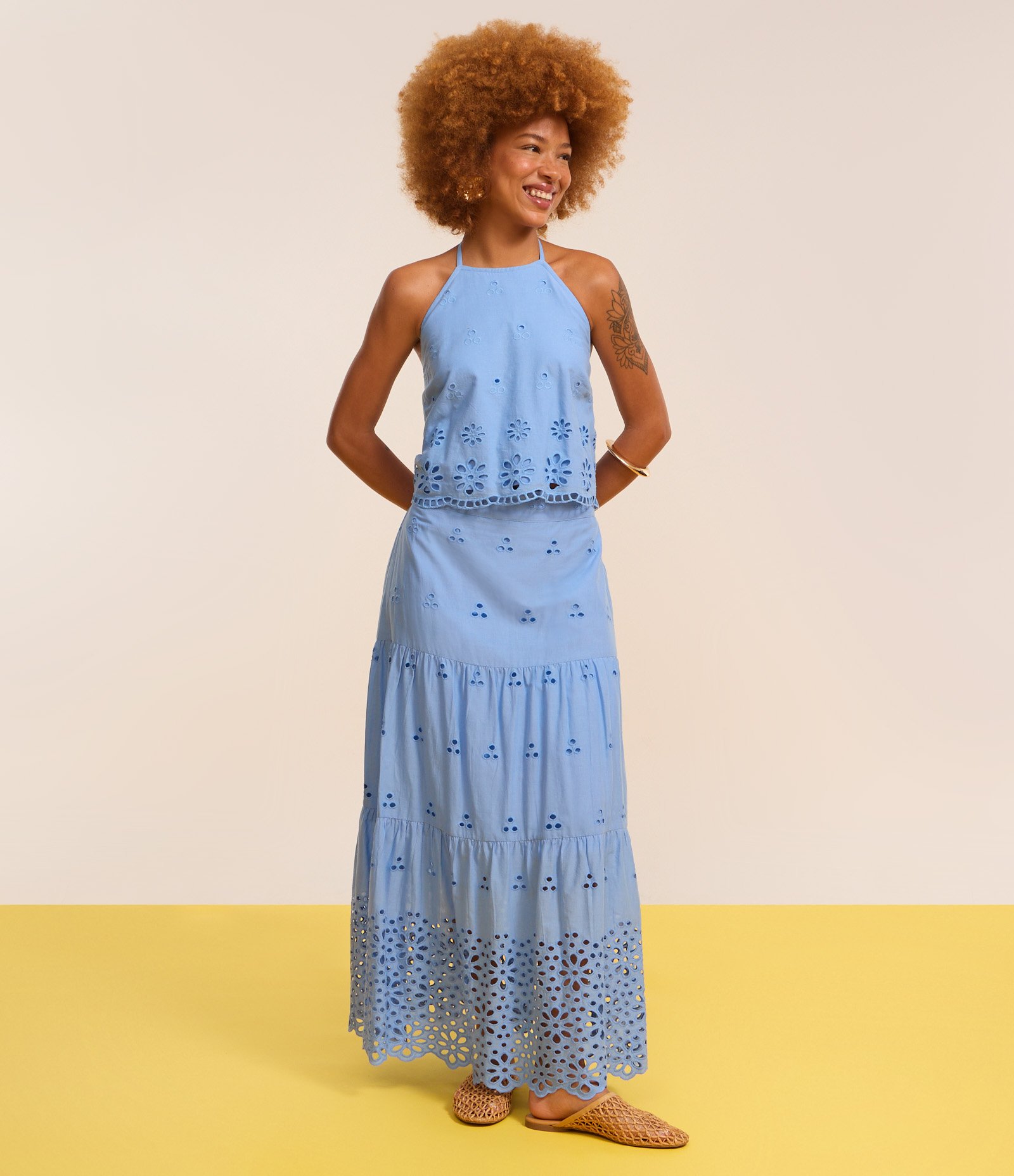 Saia Long Midi Evasê com Furinhos e Babados Azul 6