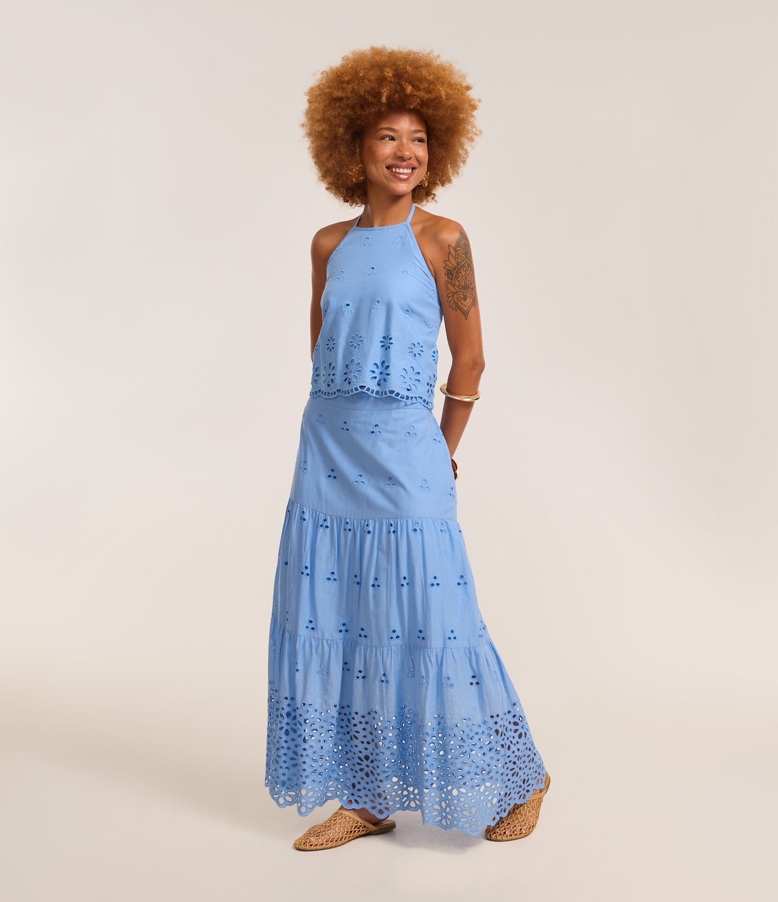 Saia Long Midi Evasê com Furinhos e Babados Azul 2