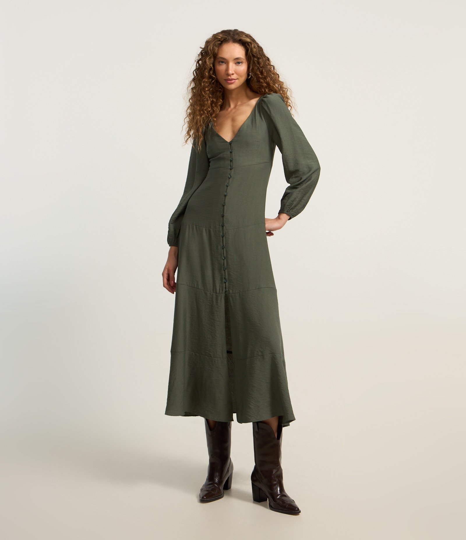Vestido Evasê Longo em Crepe Texturizado com Decote Profundo Verde 1