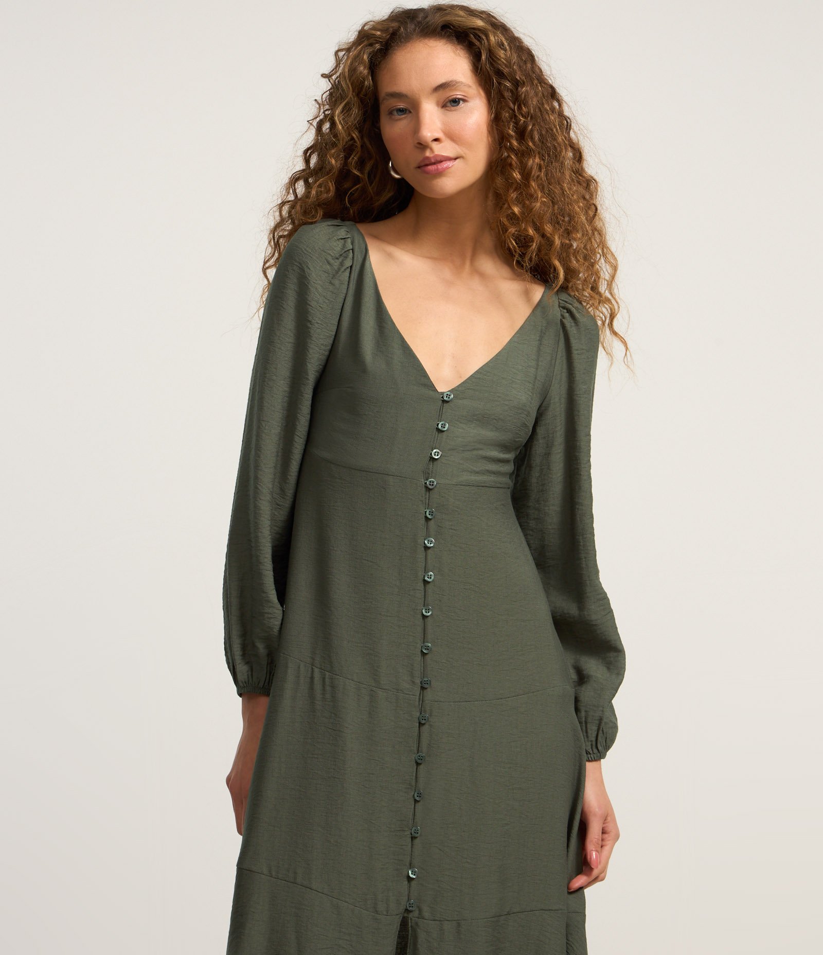 Vestido Evasê Longo em Crepe Texturizado com Decote Profundo Verde 2