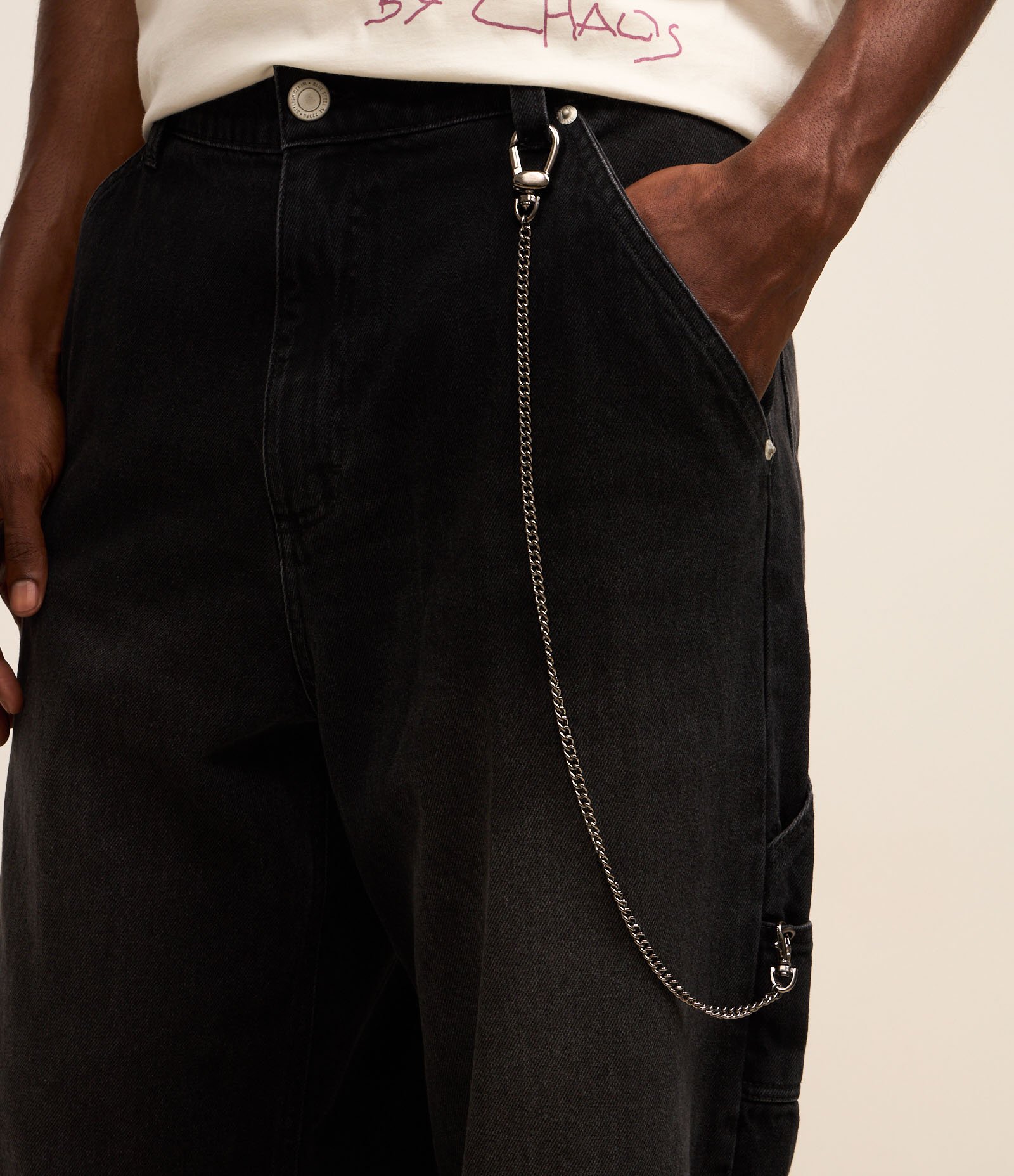Calça Super Baggy em Jeans Marmorizado com Corrente no Bolso Preto 3