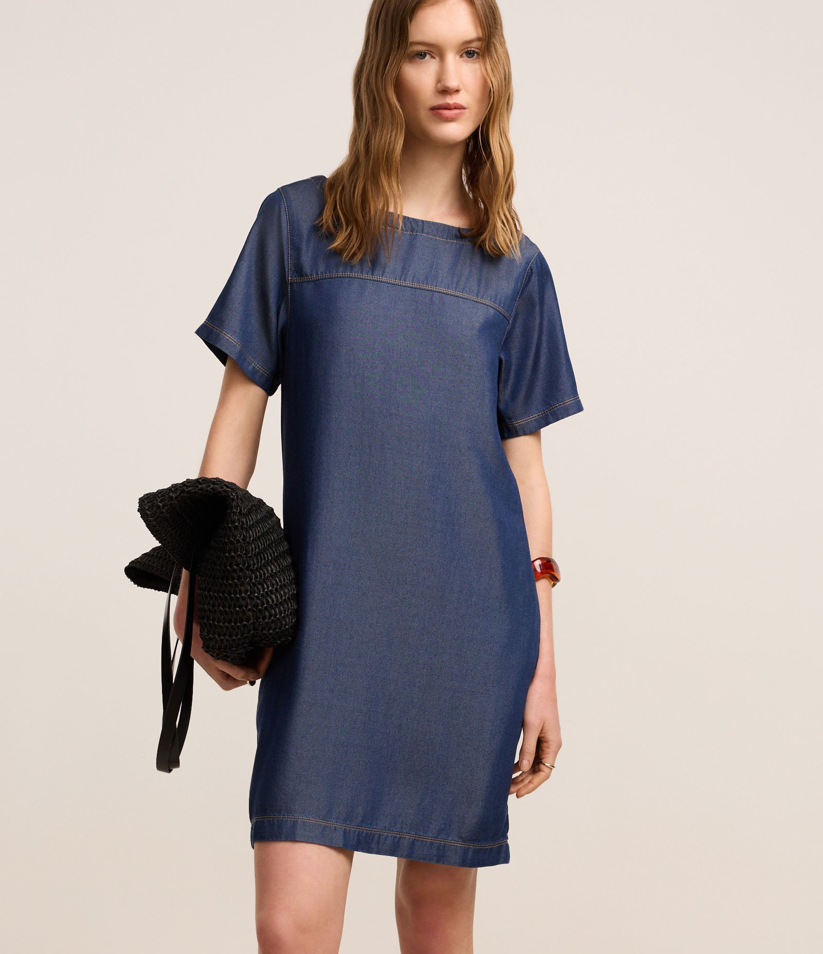 Vestido Curto em Liocel com Recortes Escuro 1