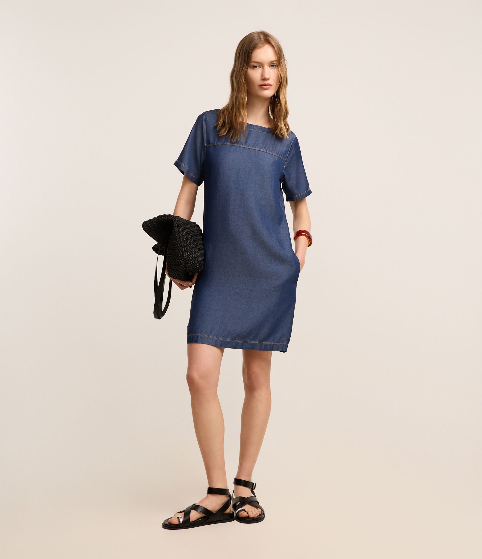 Vestido Curto em Liocel com Recortes Escuro 2