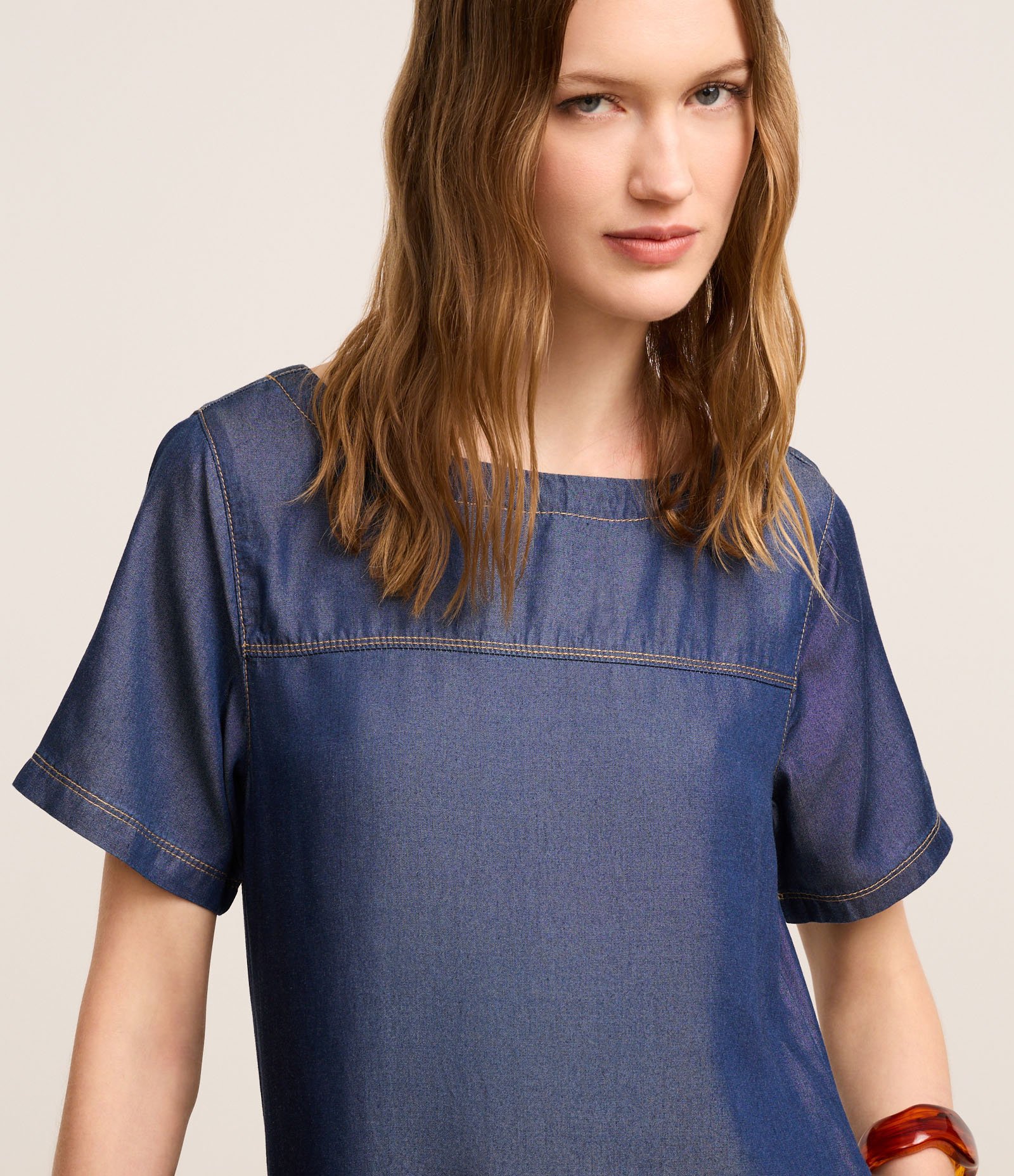 Vestido Curto em Liocel com Recortes Escuro 3