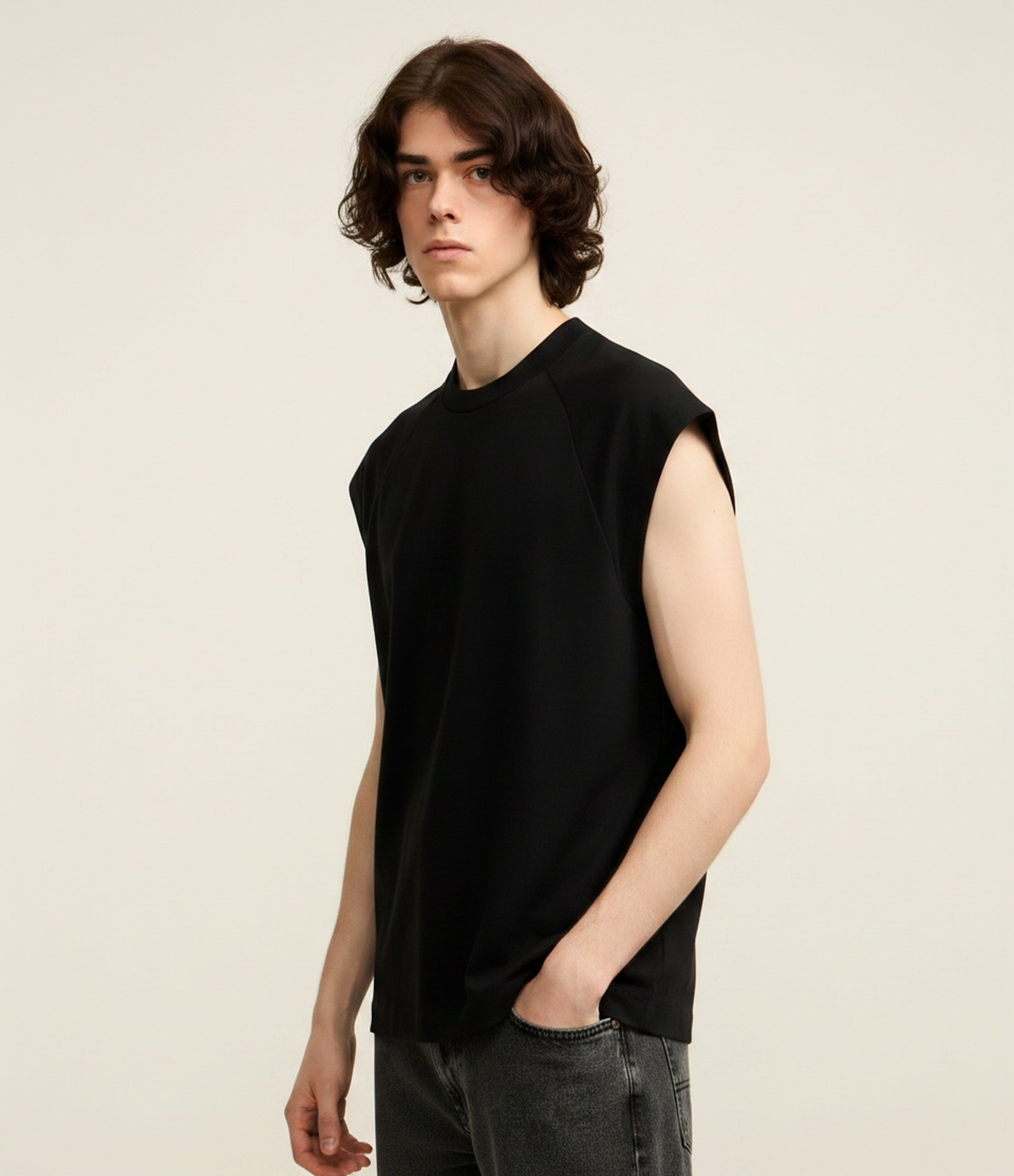 Regata Boxy em Malhão com Gola Raglan Marrom 1