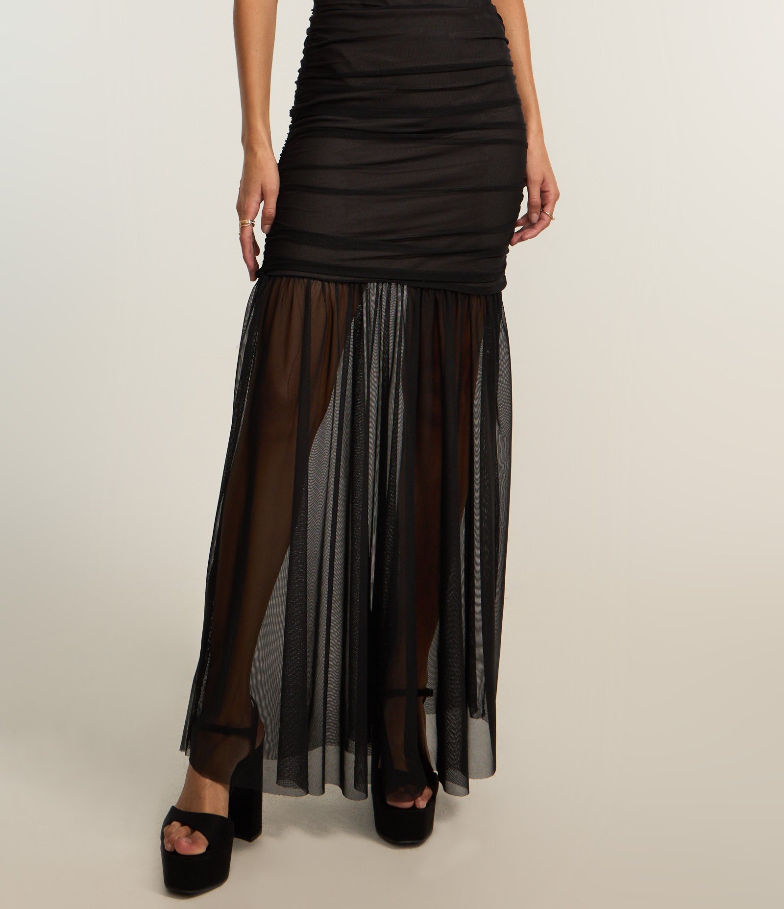 Saia Longa em Tule com Forro Curto Preto 3