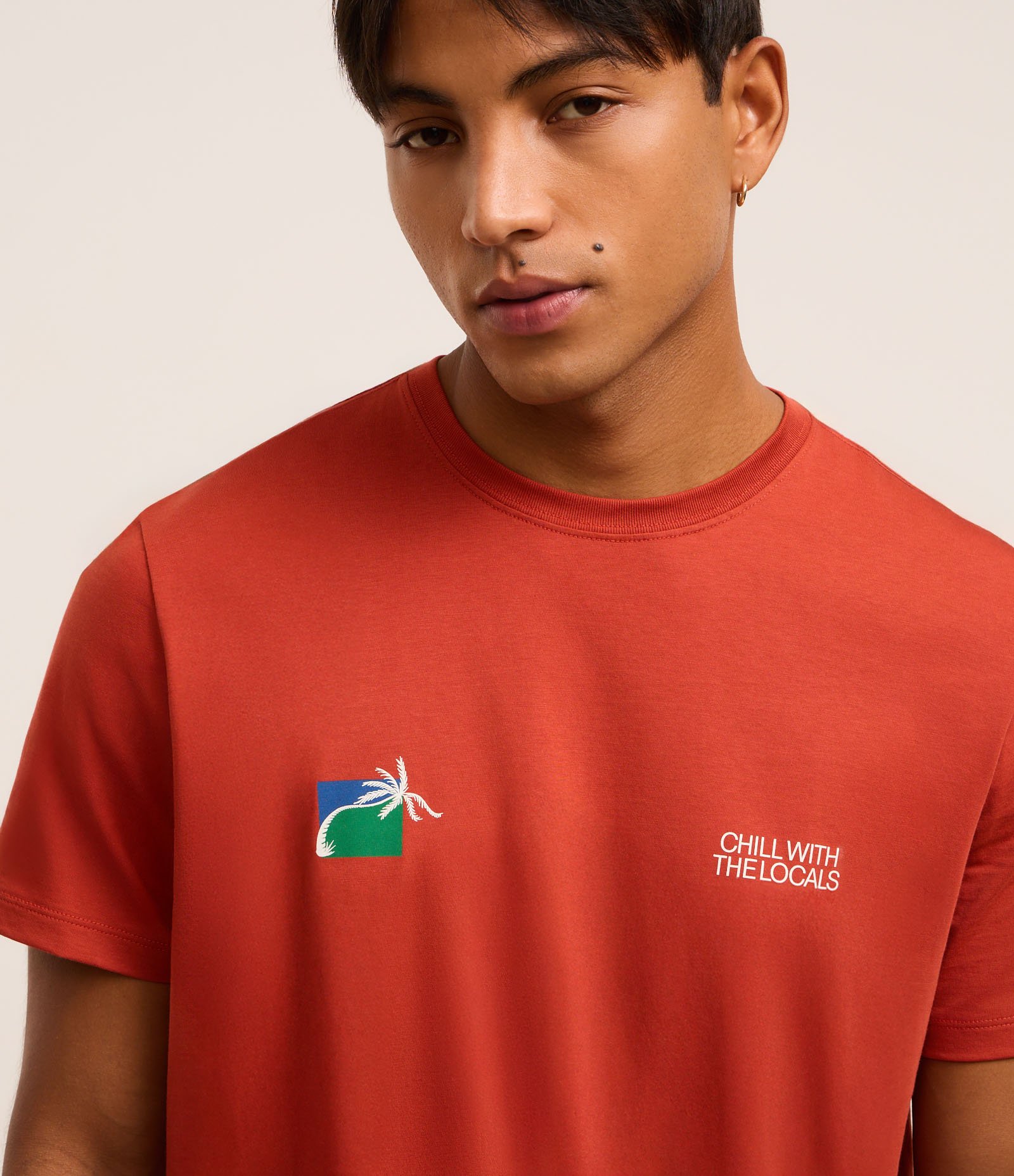 Camiseta Comfort em Algodão Peruanos com Estampa de Praia Marrom 5