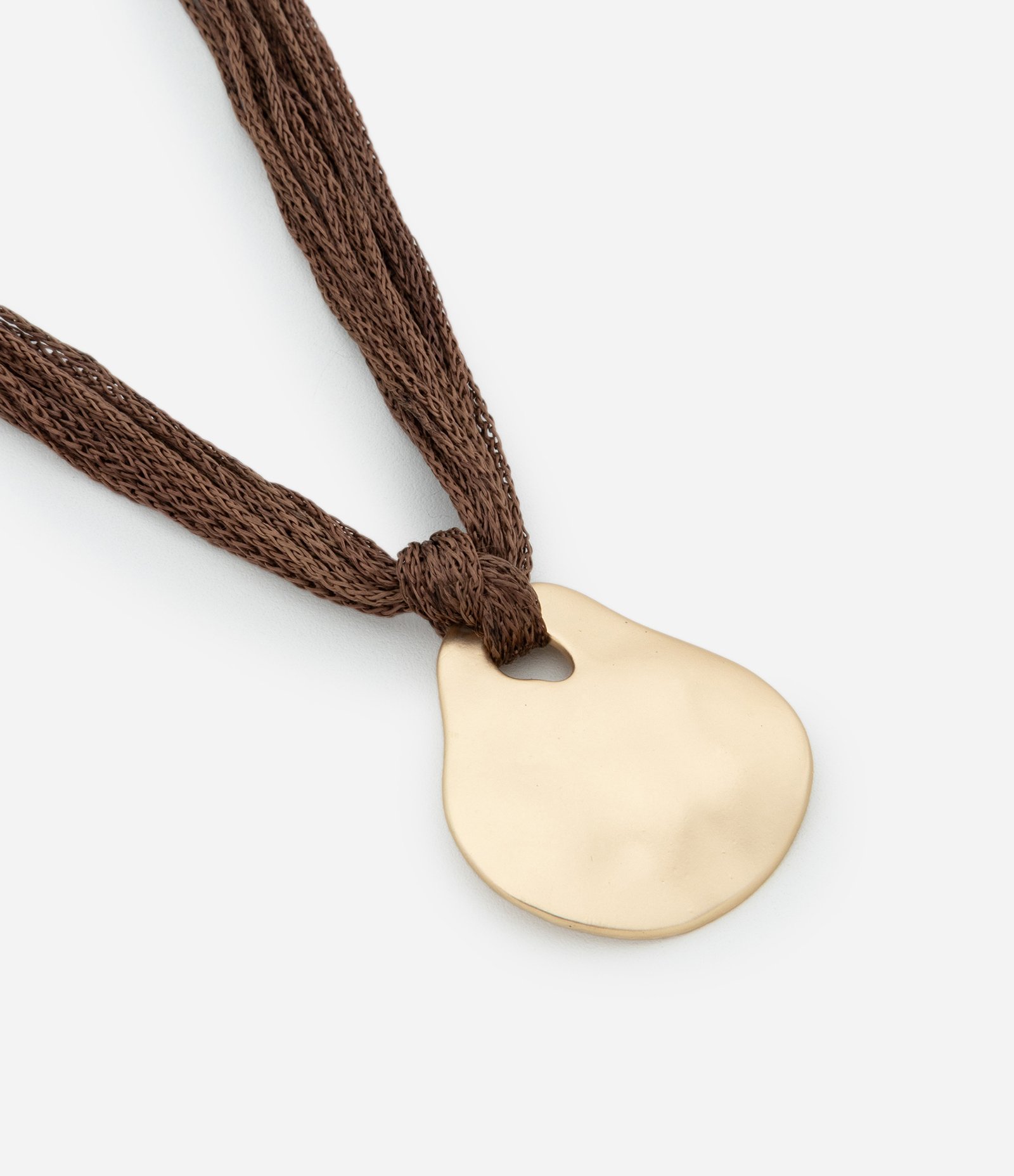 Colar Curto com Corrente de Cordão e Pingente de Forma Orgânica Fosco Marrom/Dourado 2