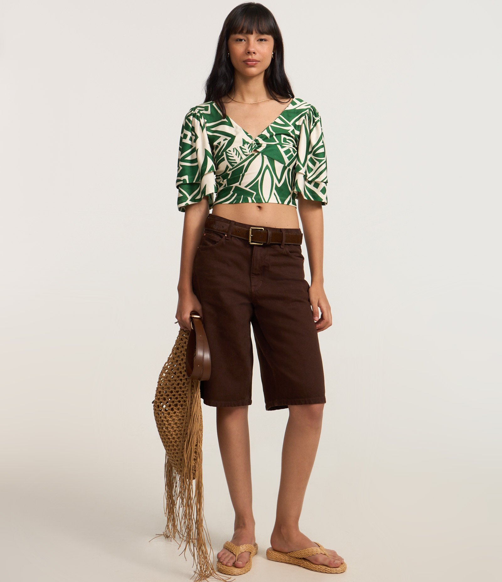Blusa Cropped Texturizada com Busto Torcido e Estampa Folhagem Verde 2