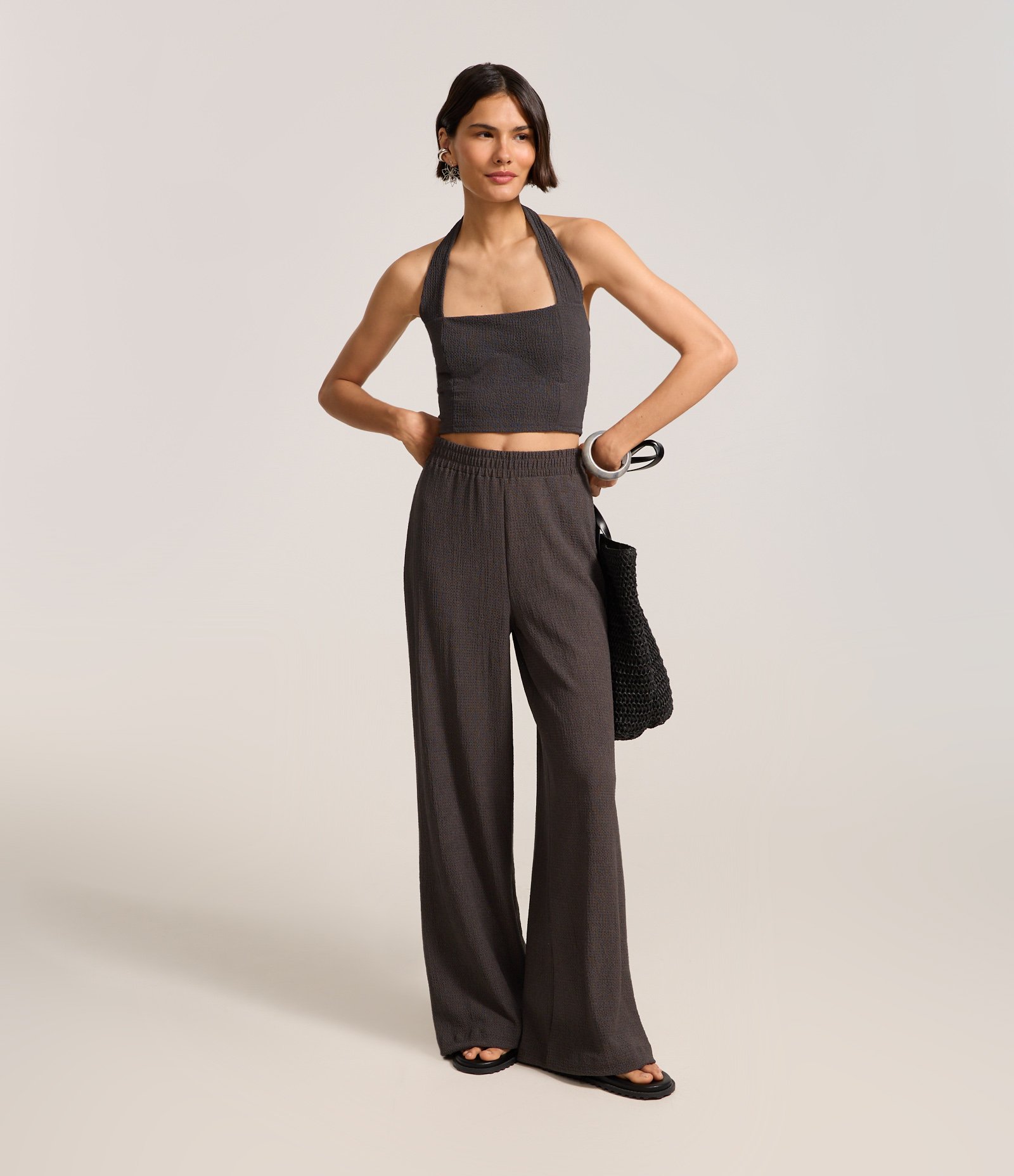 Calça Reta Texturizada com Cintura Alta Cinza 1