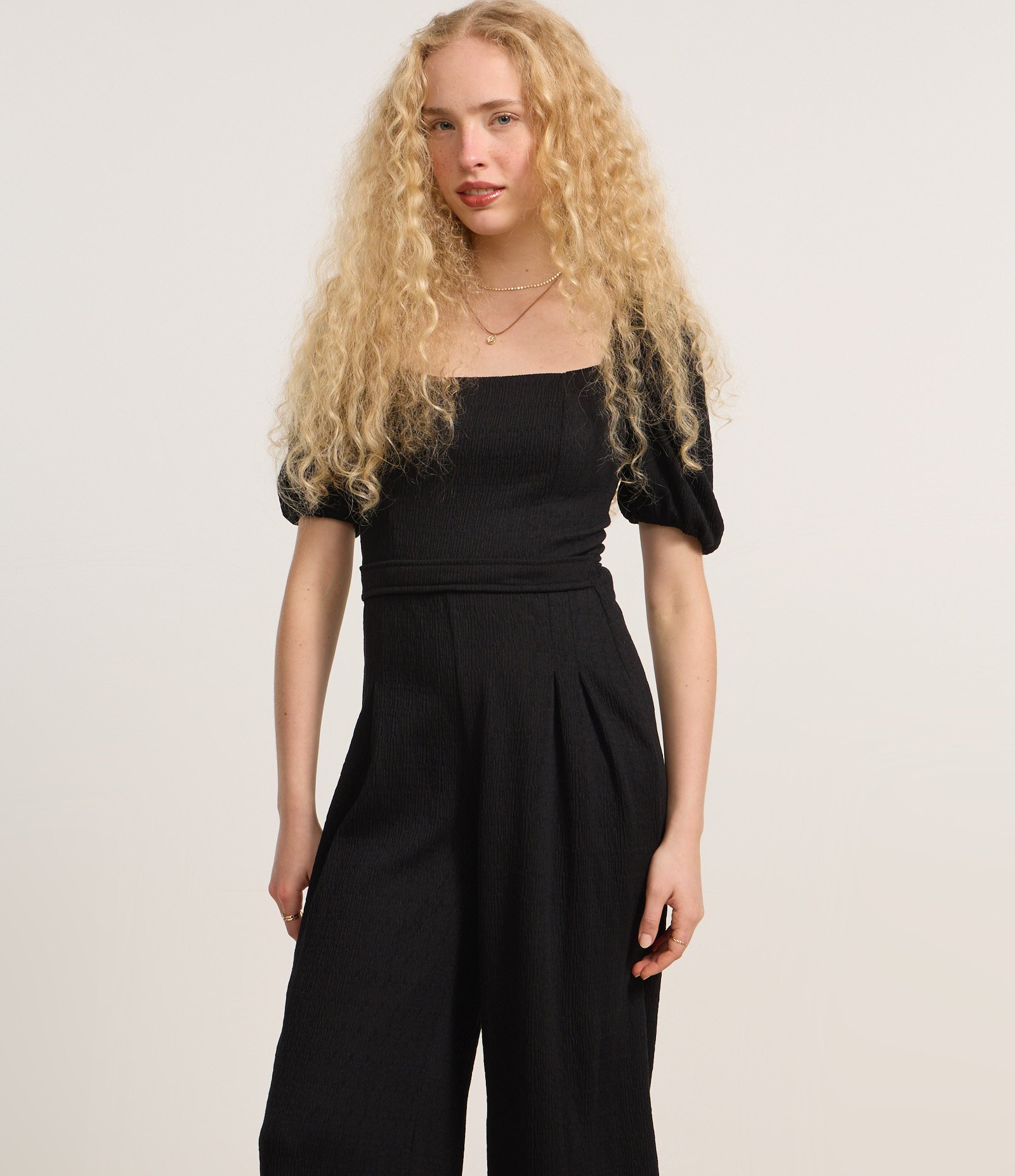 Macacão Wide Leg Texturizado com Manga Bufante Preto 2