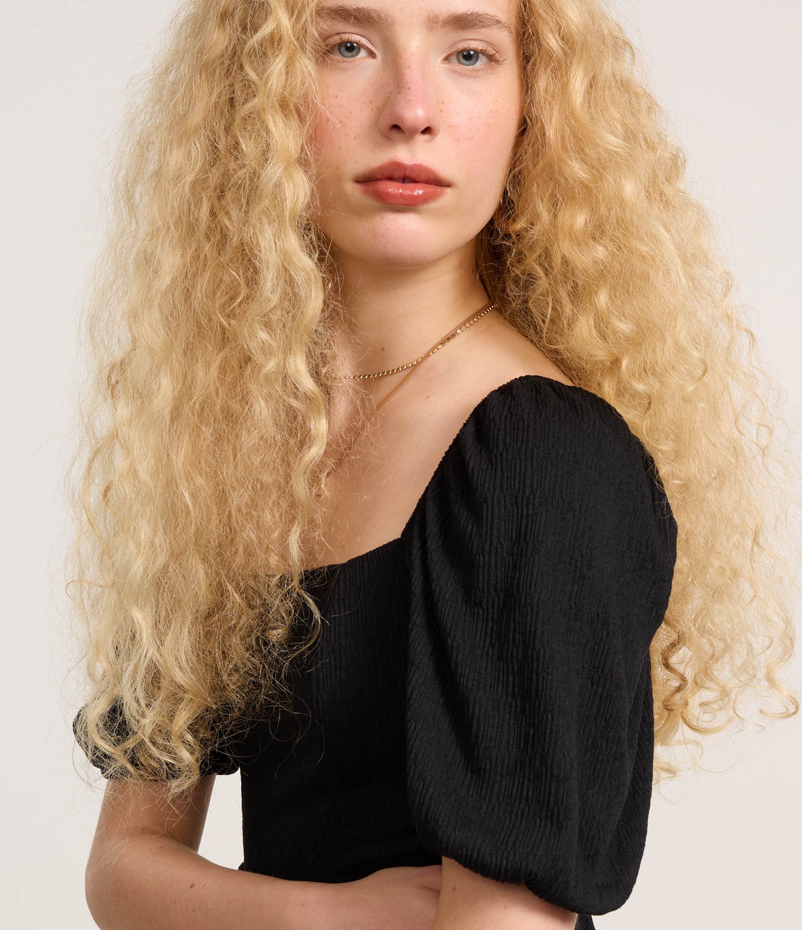 Macacão Wide Leg Texturizado com Manga Bufante Preto 3