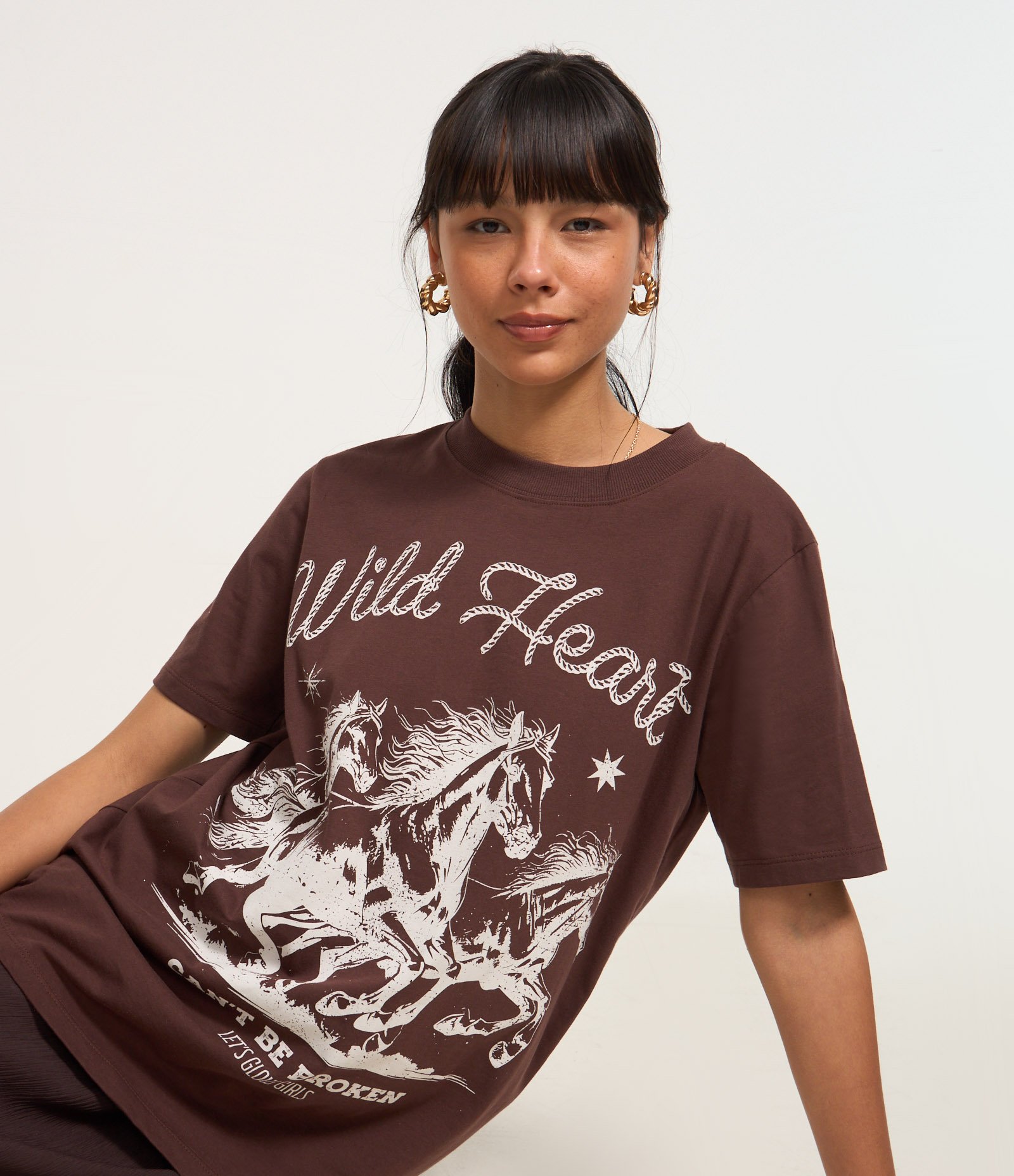 Camiseta T-Shirt Alongada com Estampa Western Wild Heart Marrom 1
