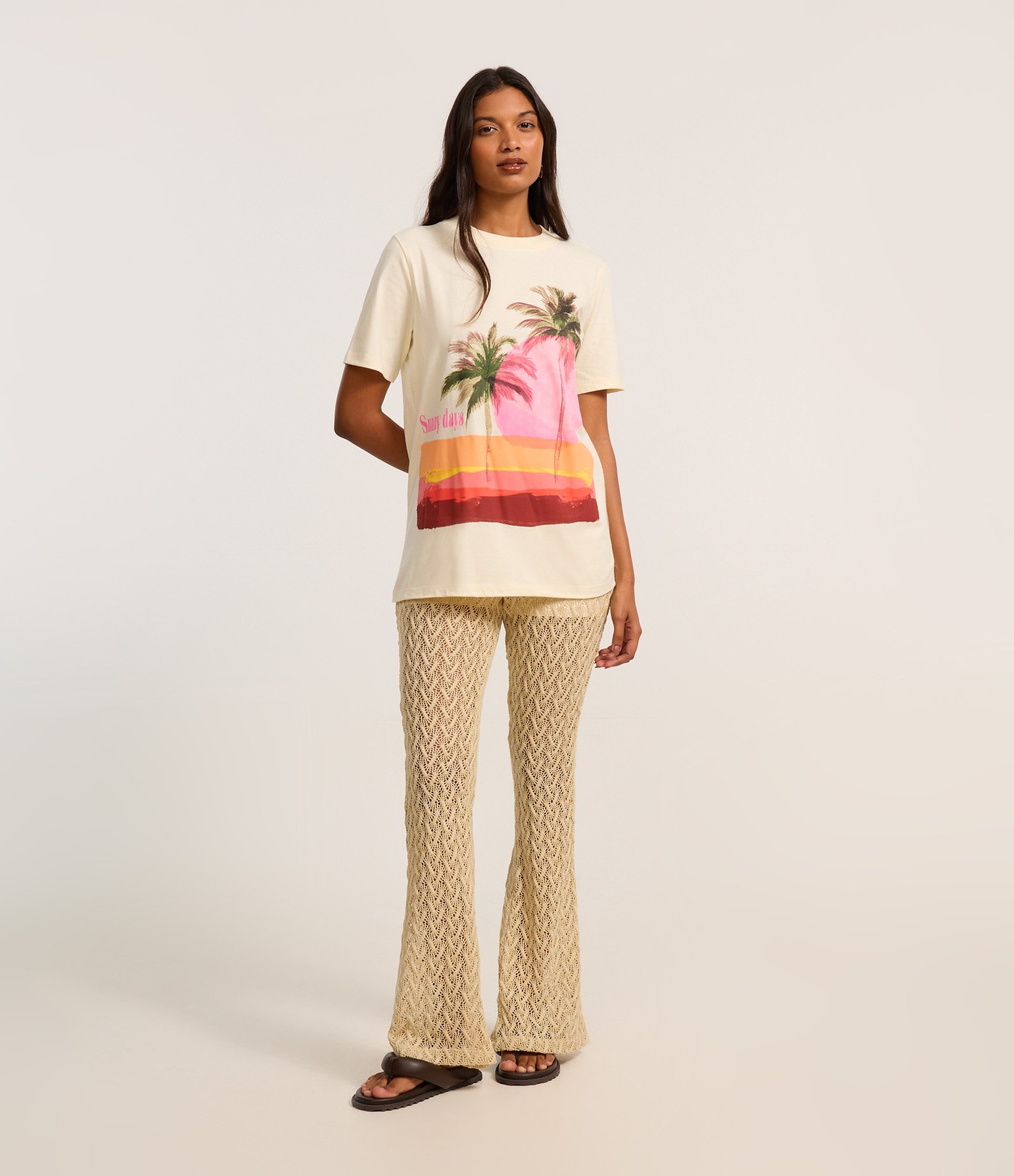 Camiseta Alongada em Algodão com Estampa Tropical Sunny Days Bege 2