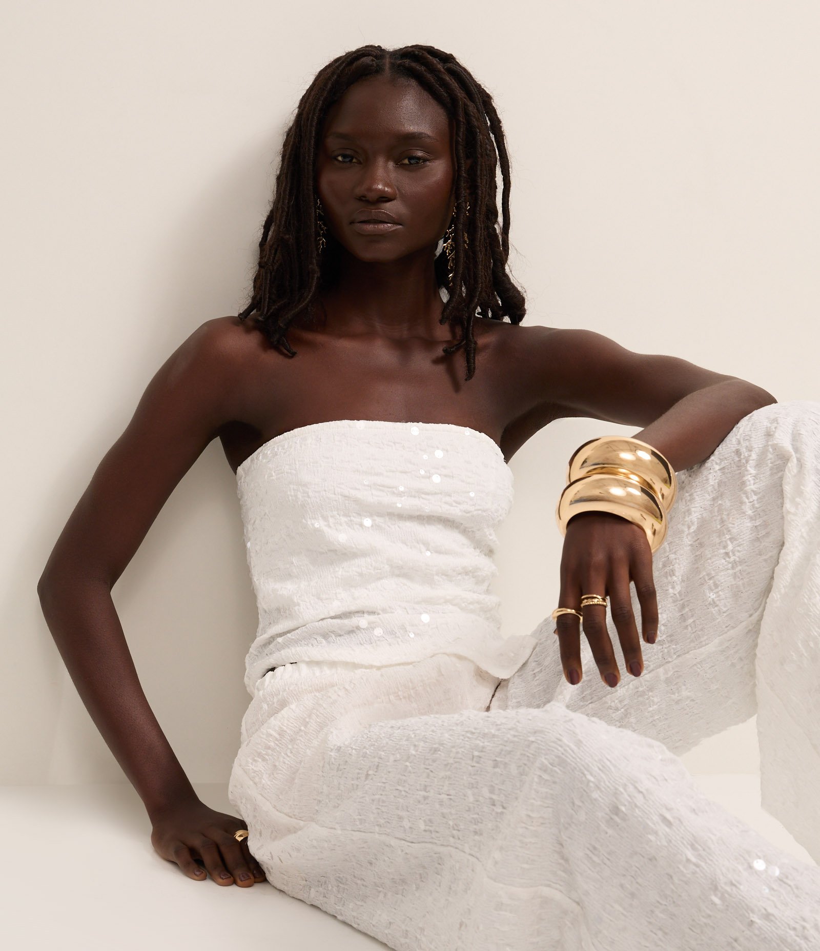 Top Tomara que Caia em Paetê com Colissê Lateral e Barra Assimétrica Branco 1