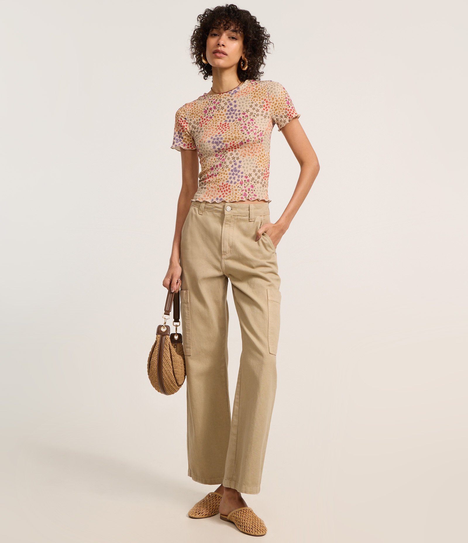 Blusa Texturizada com Estampa Floral e Frufru na Barra Bege 2