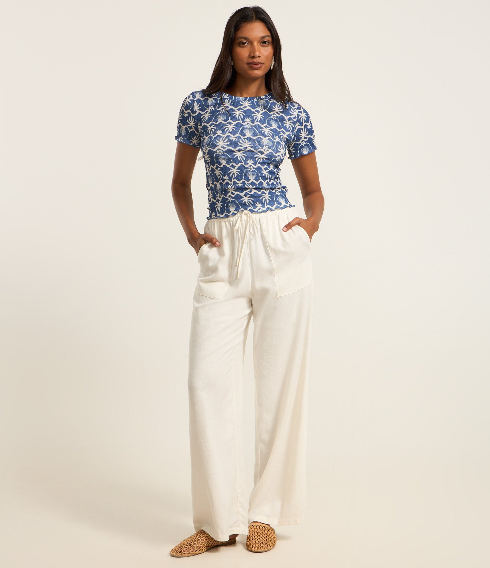 Blusa Texturizada com Estampa Conchinhas e Frufru na Barra Azul 2