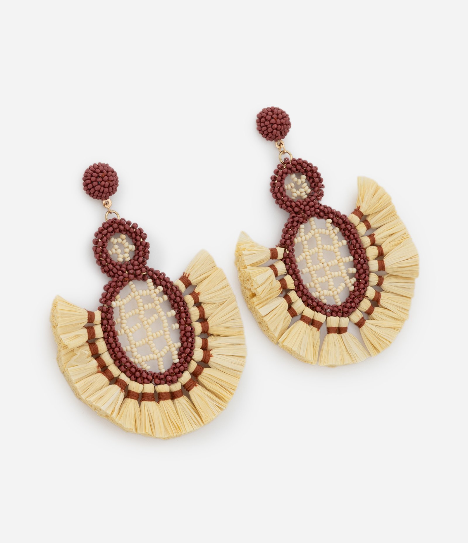 Brinco em Rafia e Miçangas com Formato Geométrico Bege 3