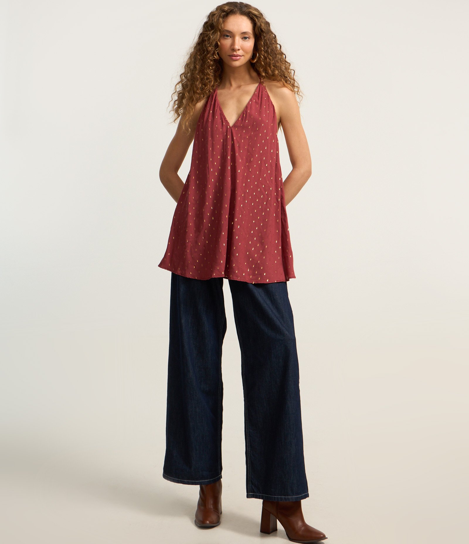 Blusa Frente Única em Cetim com Aplicação de Brilhos Vermelho 2