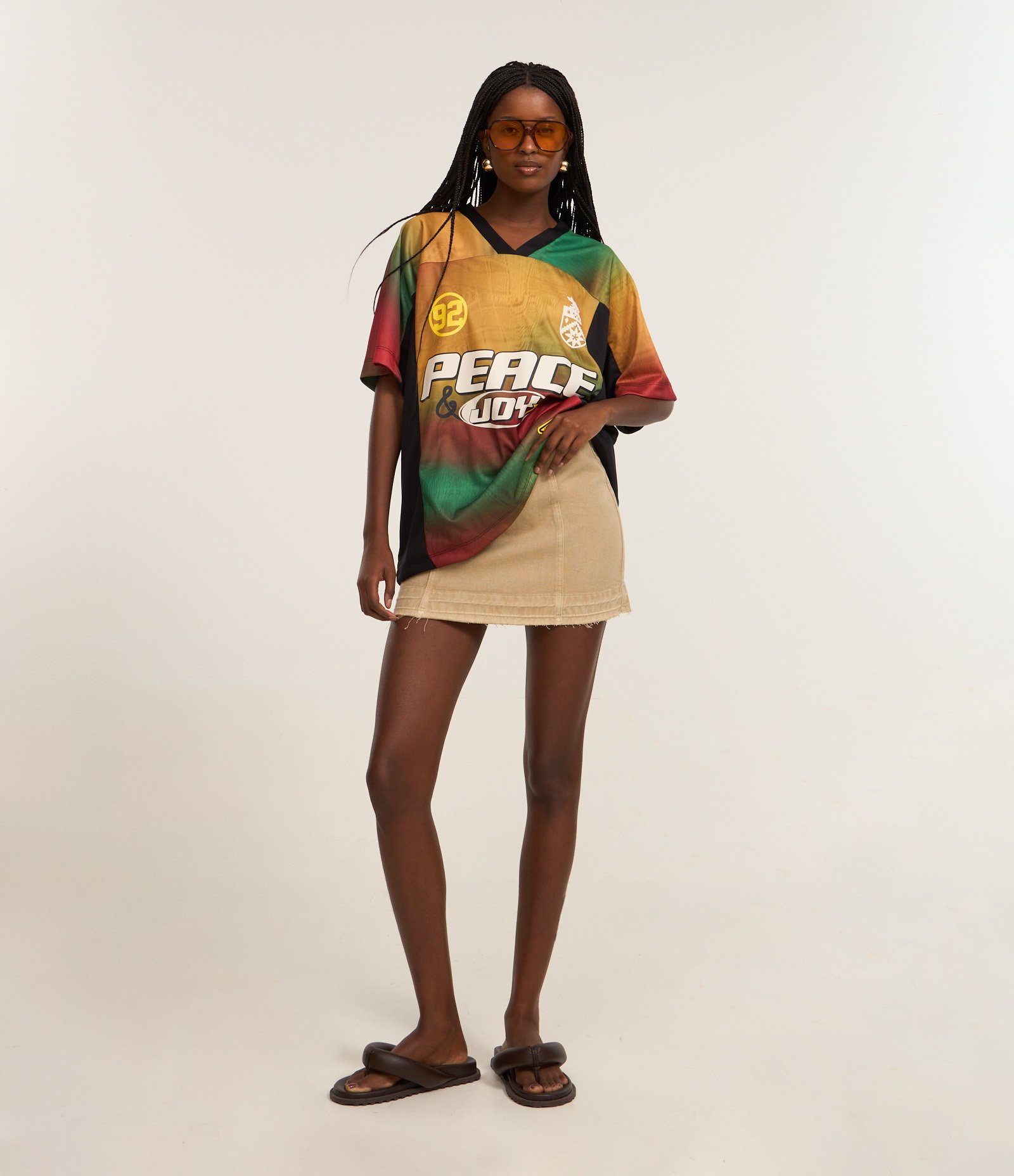 Saia Curta em Sarja com Recortes e Cintura Baixa Bege 1