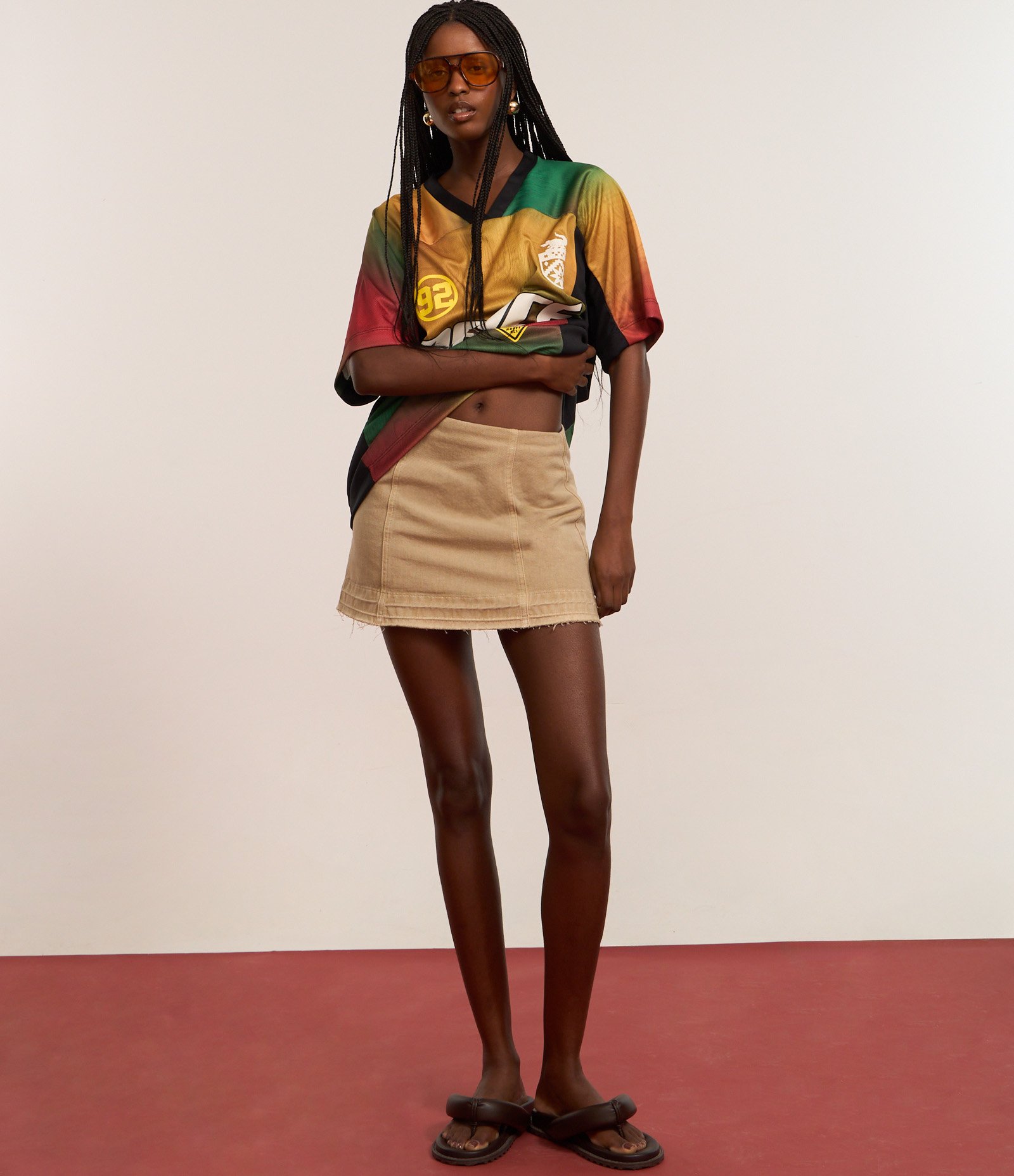 Saia Curta em Sarja com Recortes e Cintura Baixa Bege 6