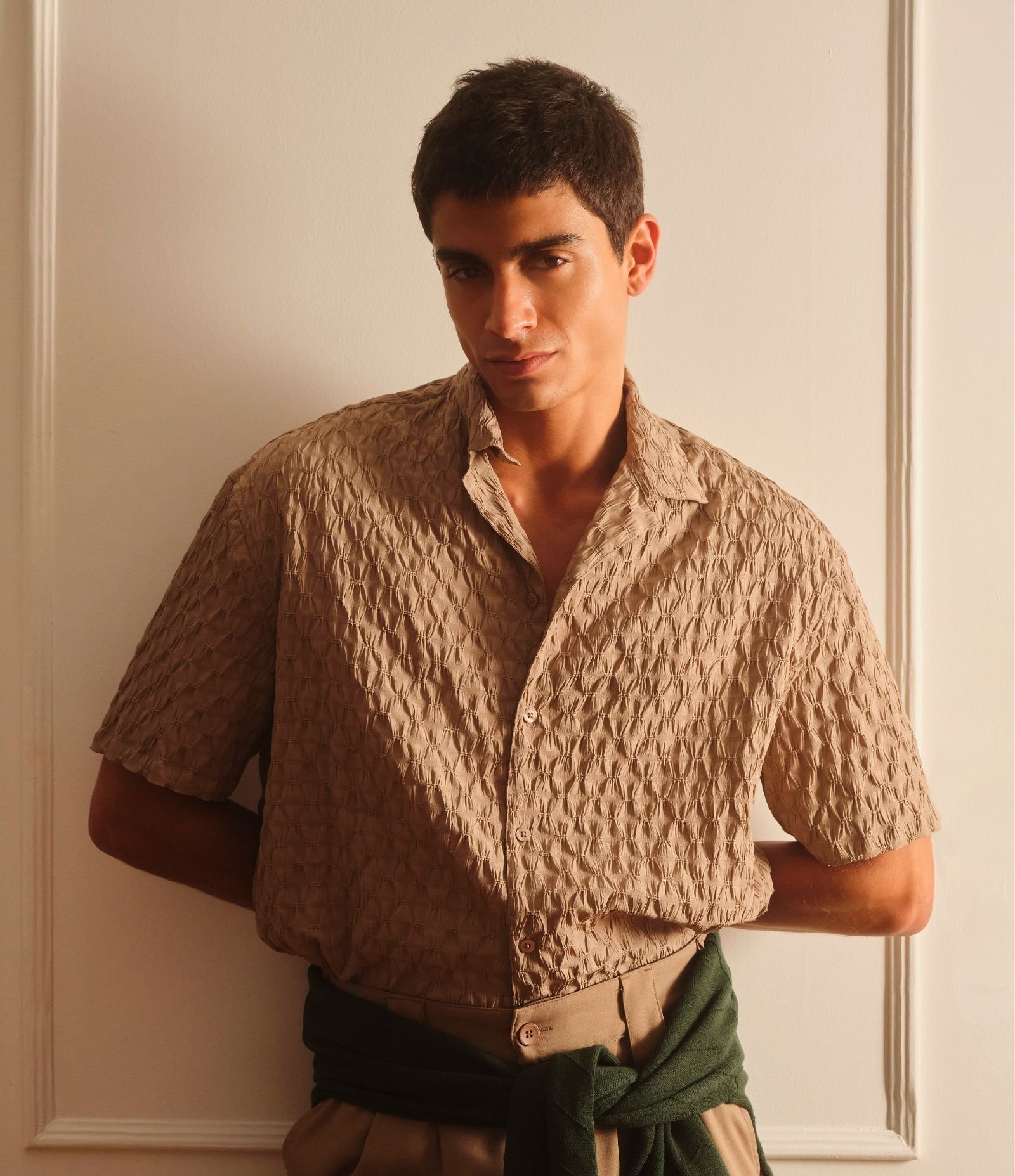 Camisa Boxy com Textura Geométrica Marrom 1