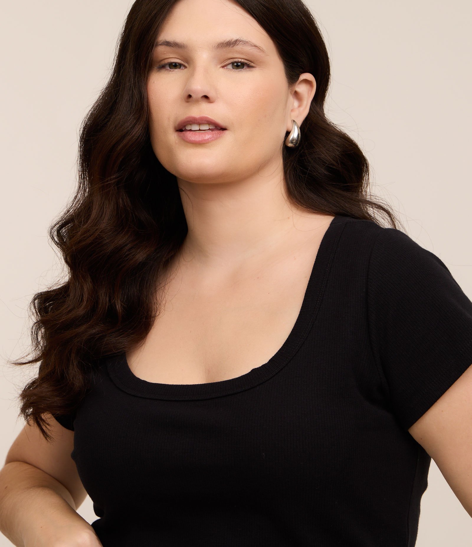 Blusa em Ribana com Decote Curve & Plus Size Preto 3