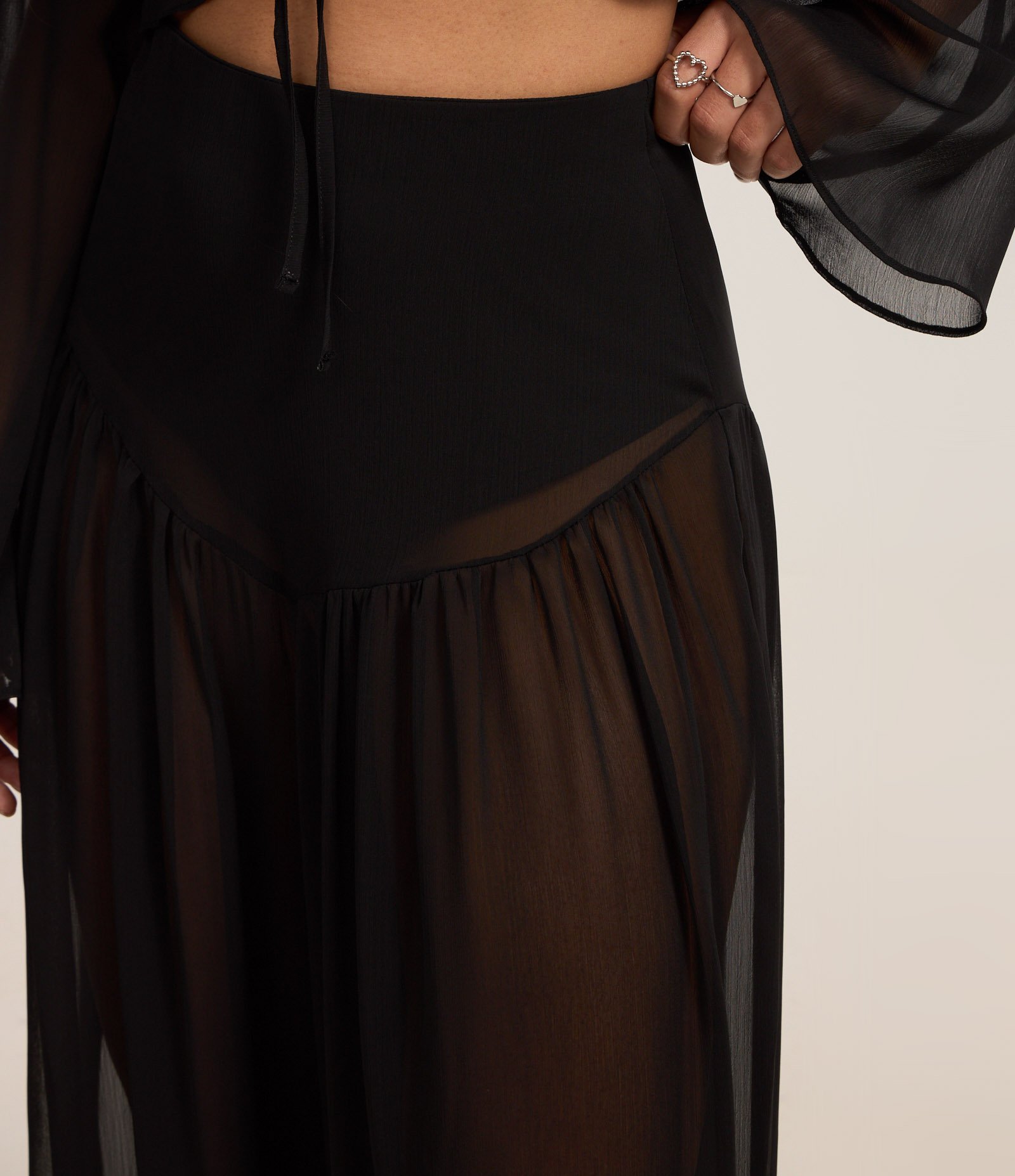 Calça Pantalona em Chiffon com Forro Curto Preto 4