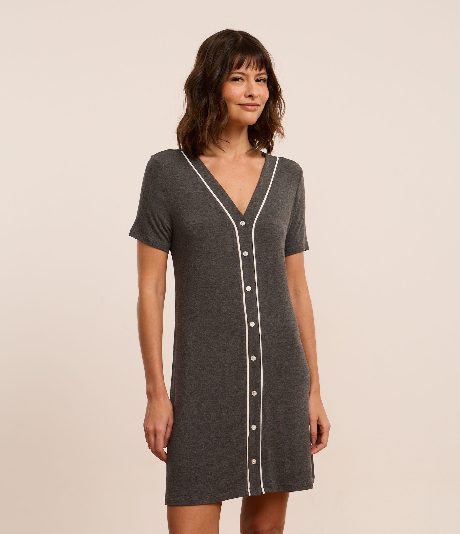 Camisola Curta em Viscose com Botões e Viés Contrastante Cinza 2