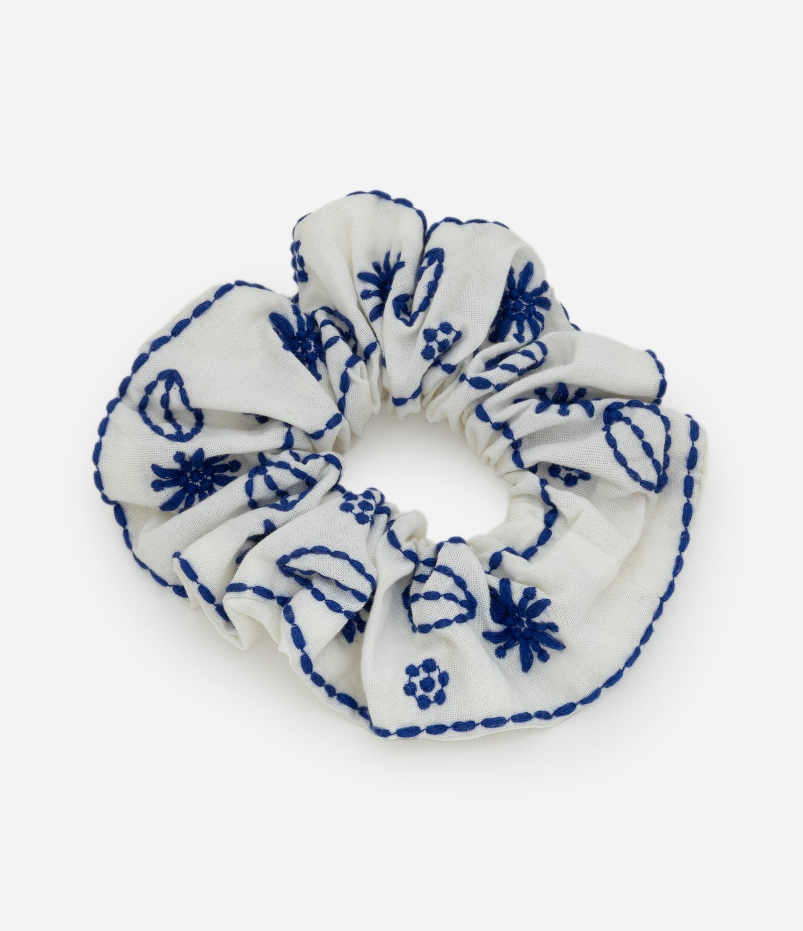Scrunchie com Bordados de Búzios Off White/Azul 1