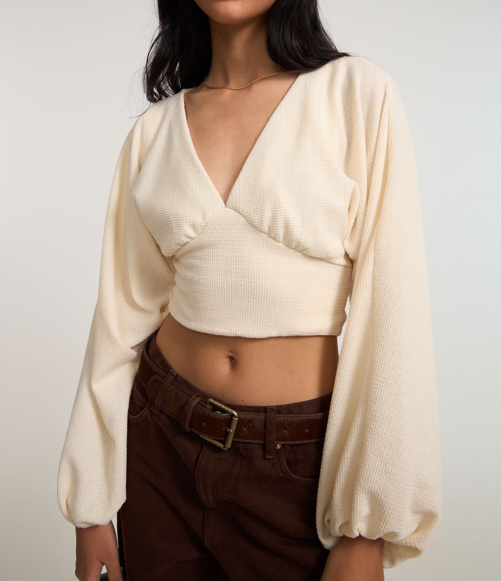 Blusa Cropped Texturizada com Manga Bufante Bege 4