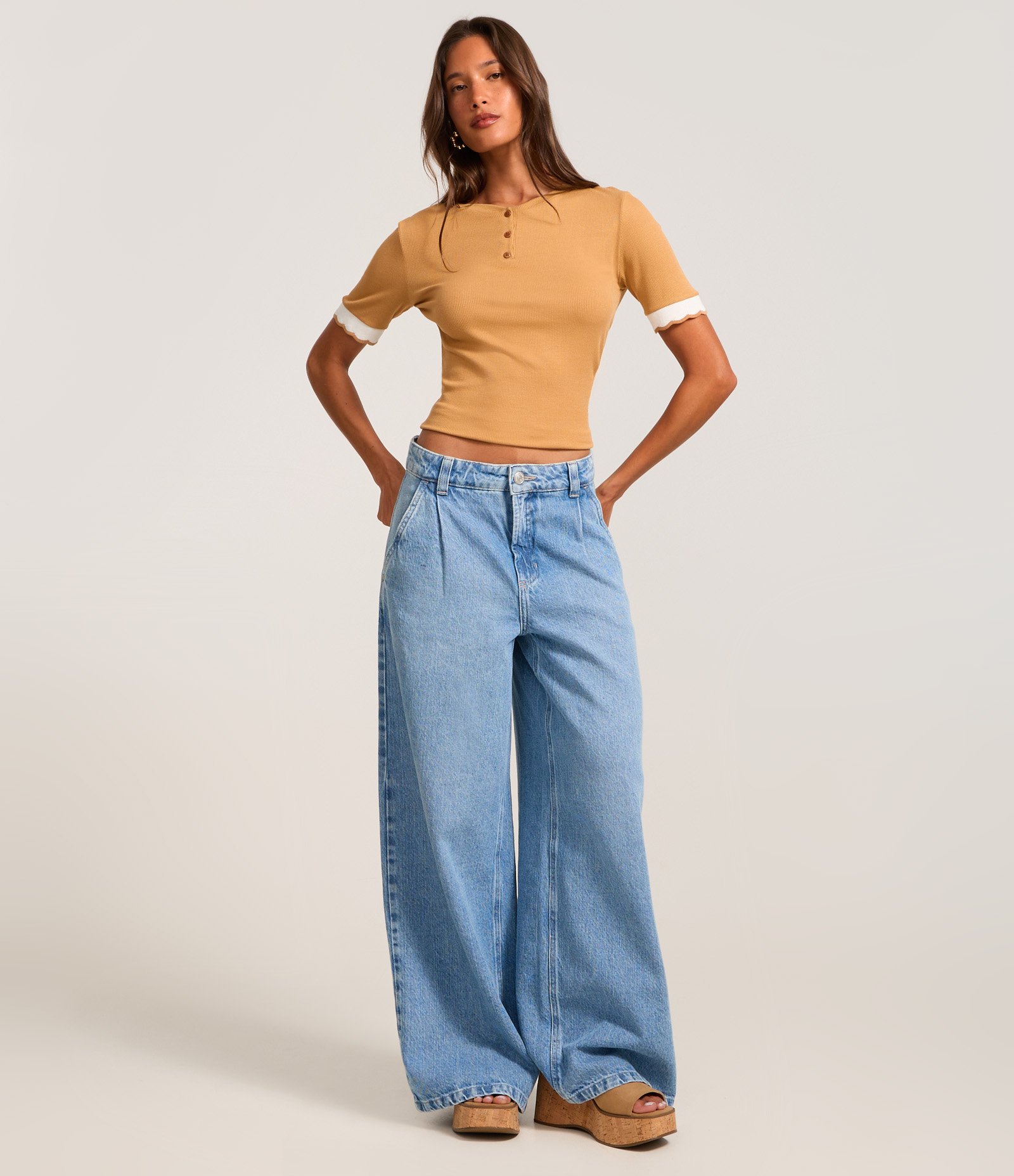 Blusa em Ribana com Botões e Detalhe nas Mangas 2