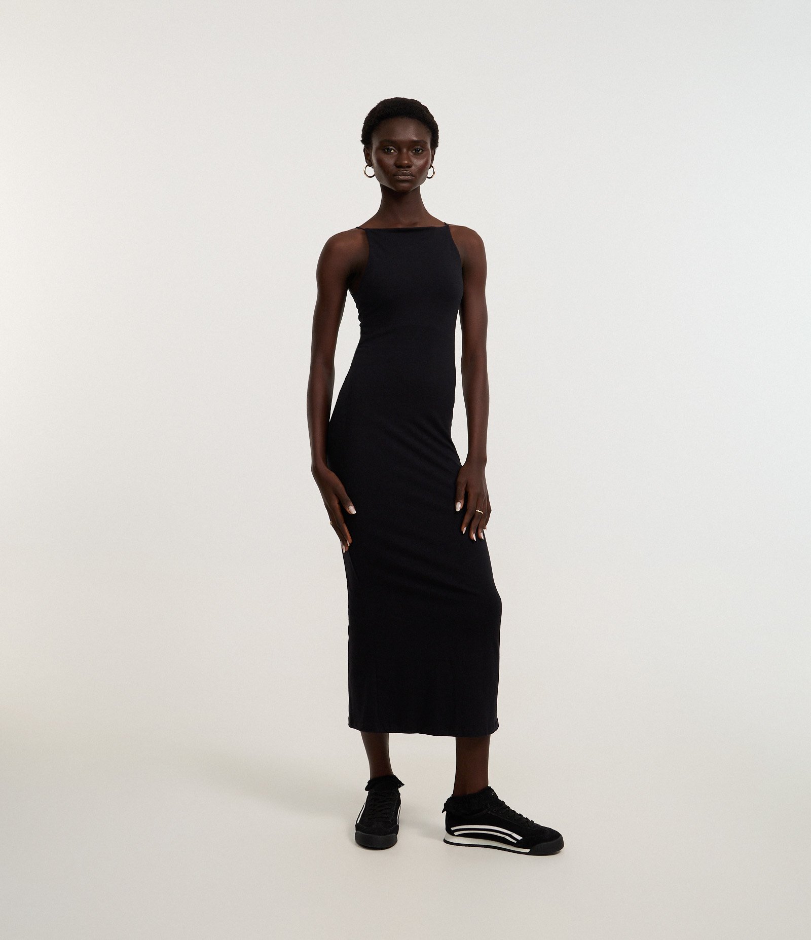 Vestido Midi com Alças Finas e Fenda Preto 1