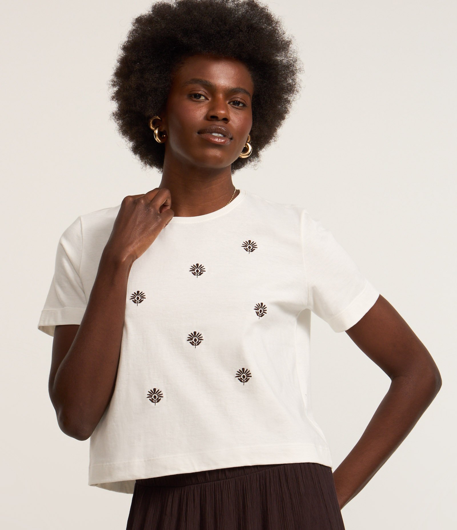 Camiseta em Algodão com Bordados de Flor Branco 3