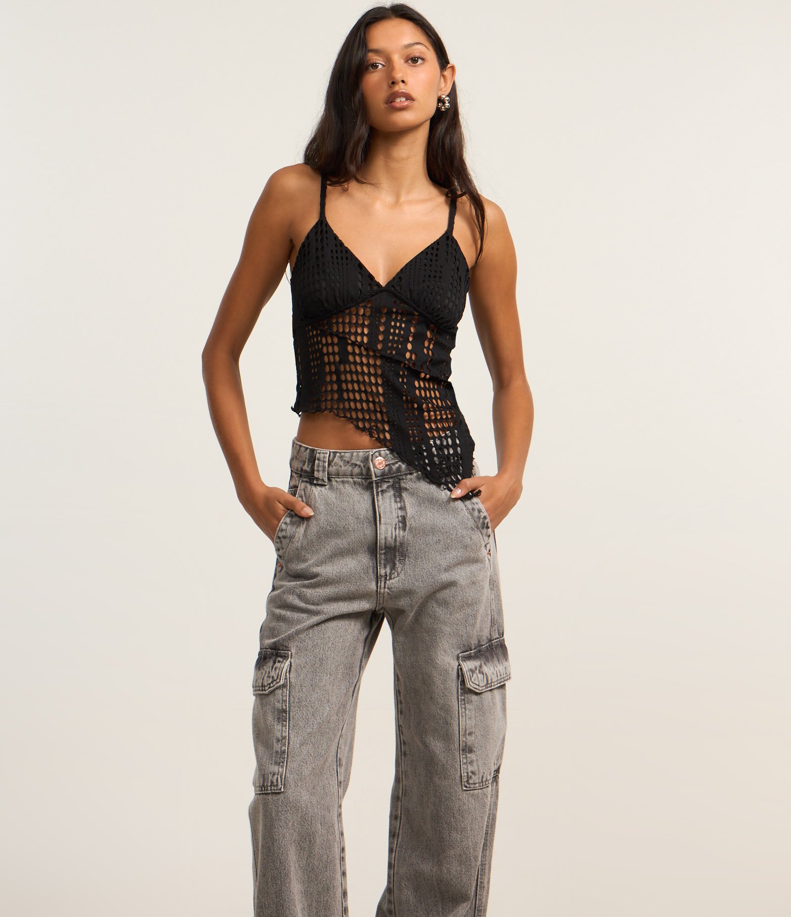 Calça Reta Comfort em Jeans com Bolsos Cargo Cinza 2