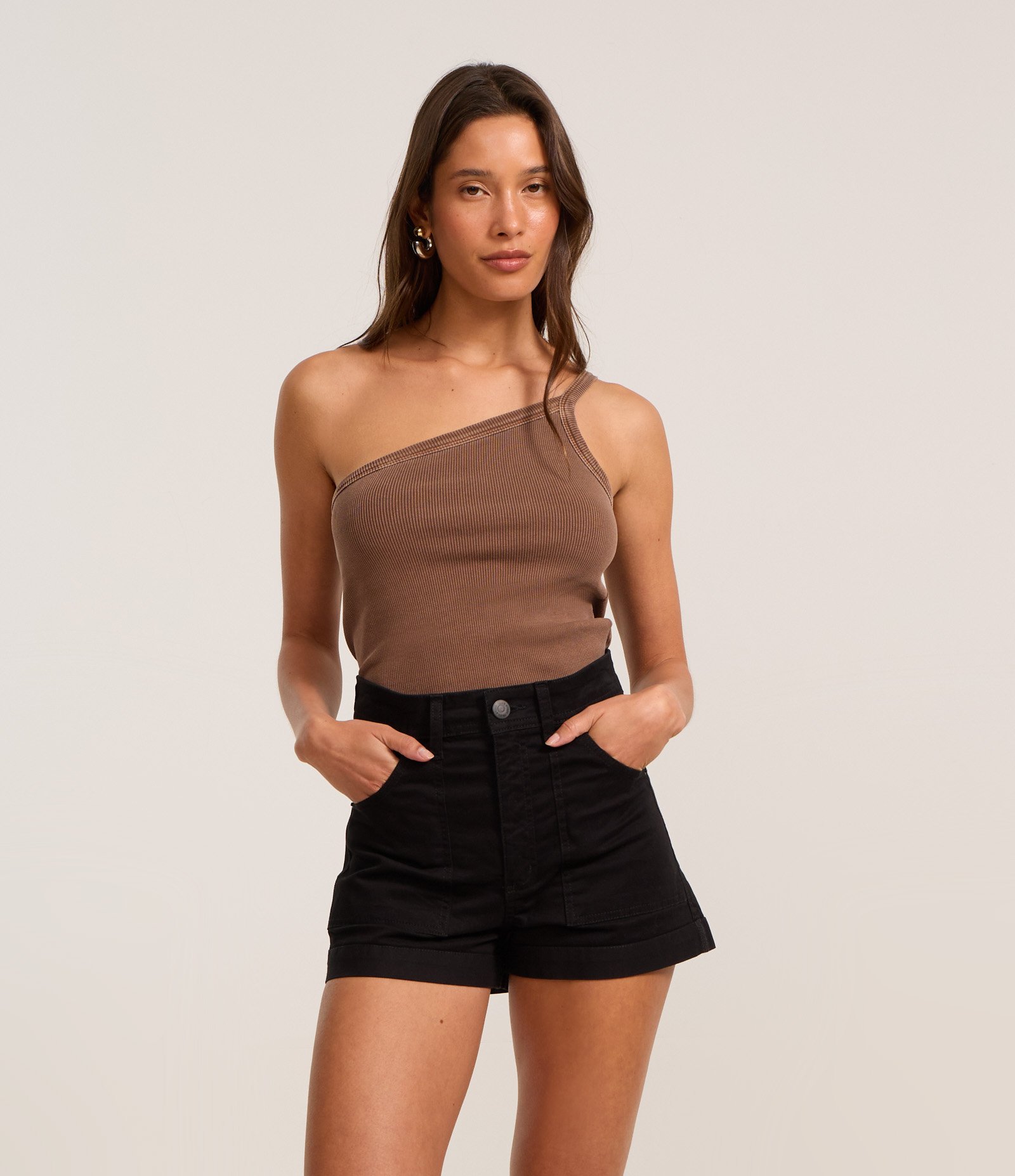 Short Hot Pants em Sarja com Barra Dobrada Preto 2