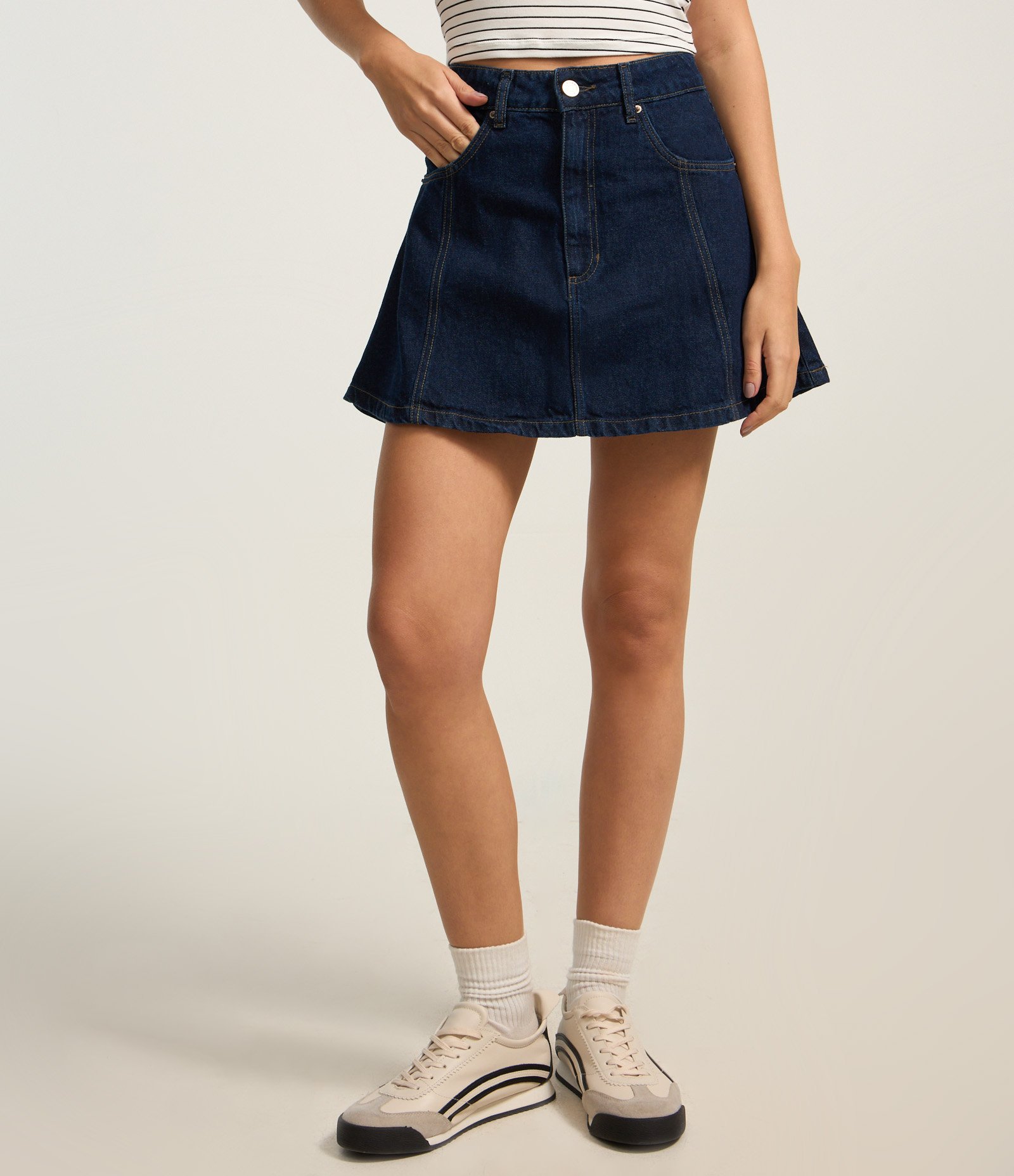 Mini Saia Evasê em Jeans com Recortes Azul 3