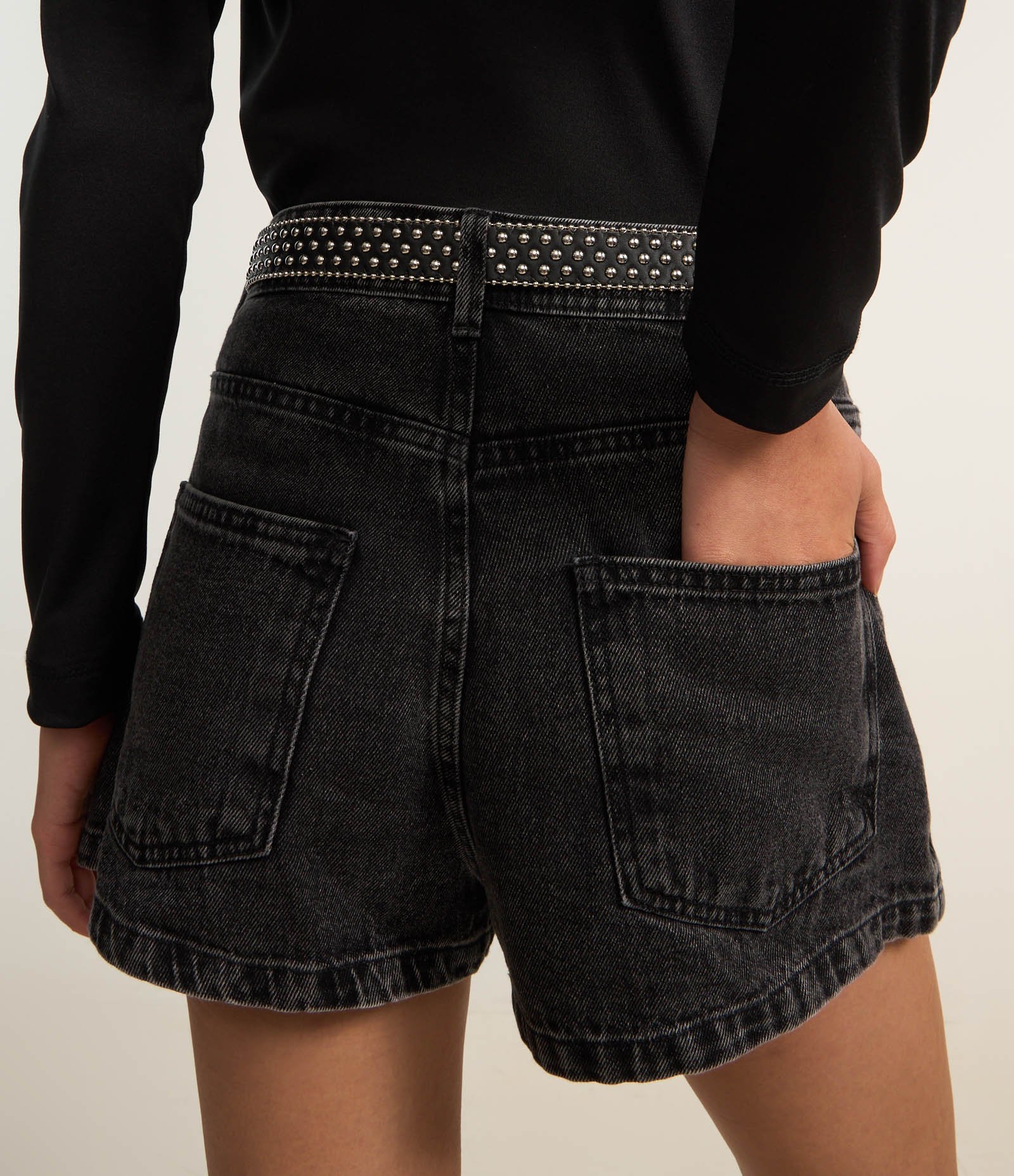 Short Saia Jeans com Efeito Marmorizado Preto 4