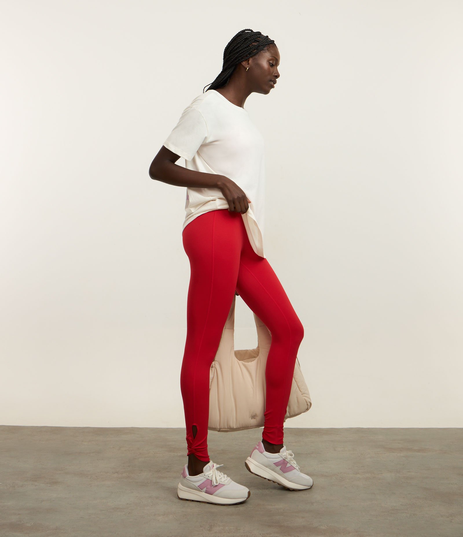 Calça Legging Esportiva Microfibra com Cut Out e Torção na Perna Vermelho 2