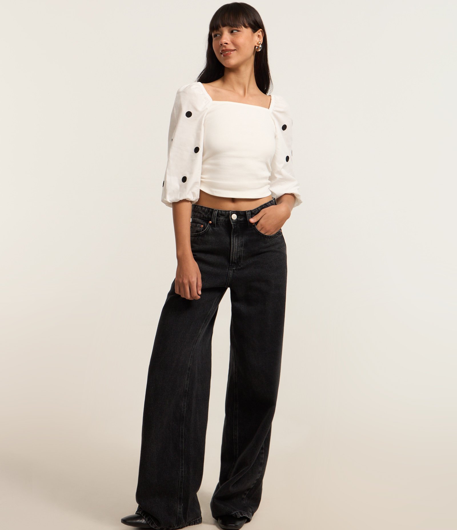 Blusa em Ribana com Bordado Poá na Manga Branco 2