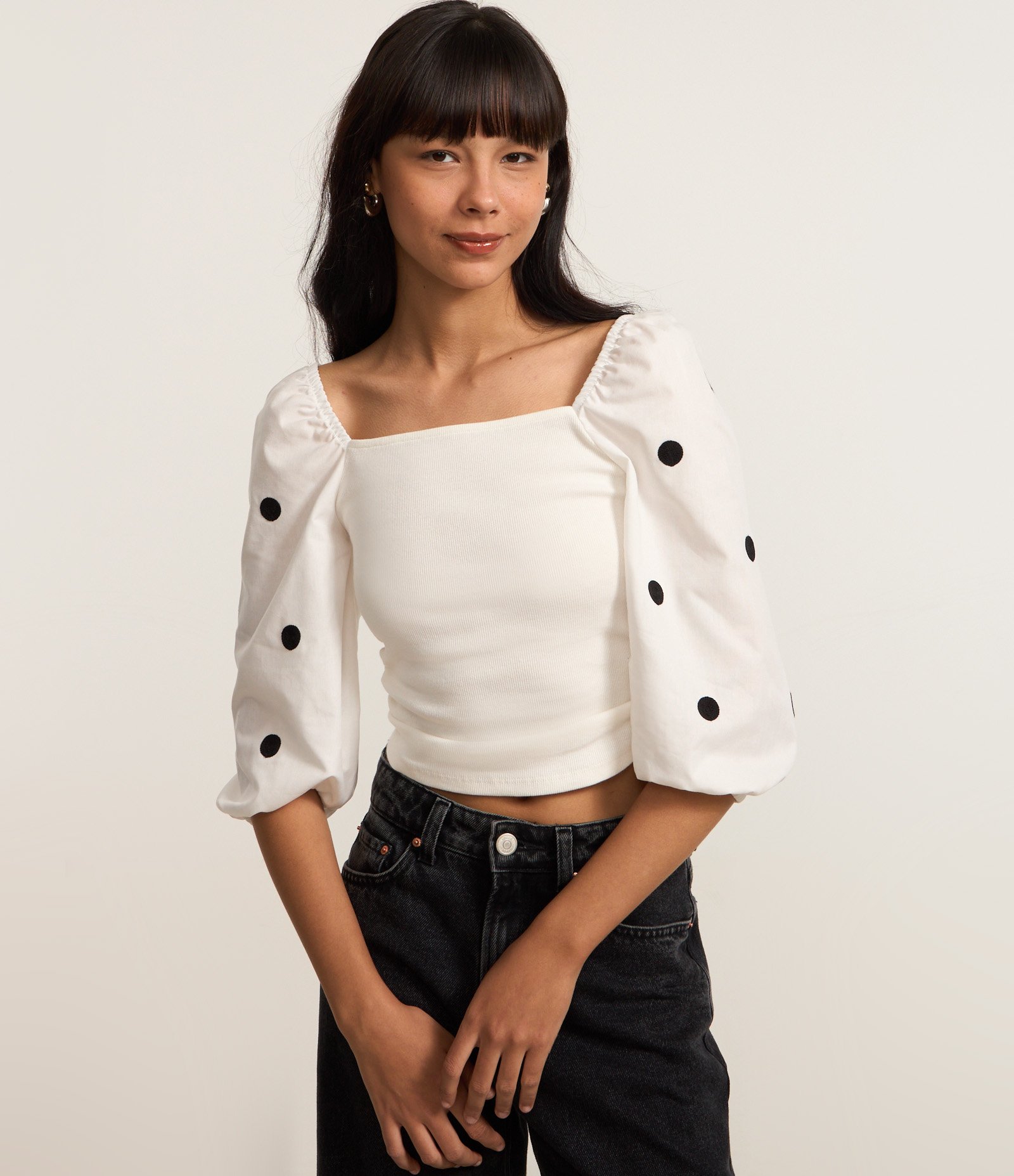 Blusa em Ribana com Bordado Poá na Manga Branco 3
