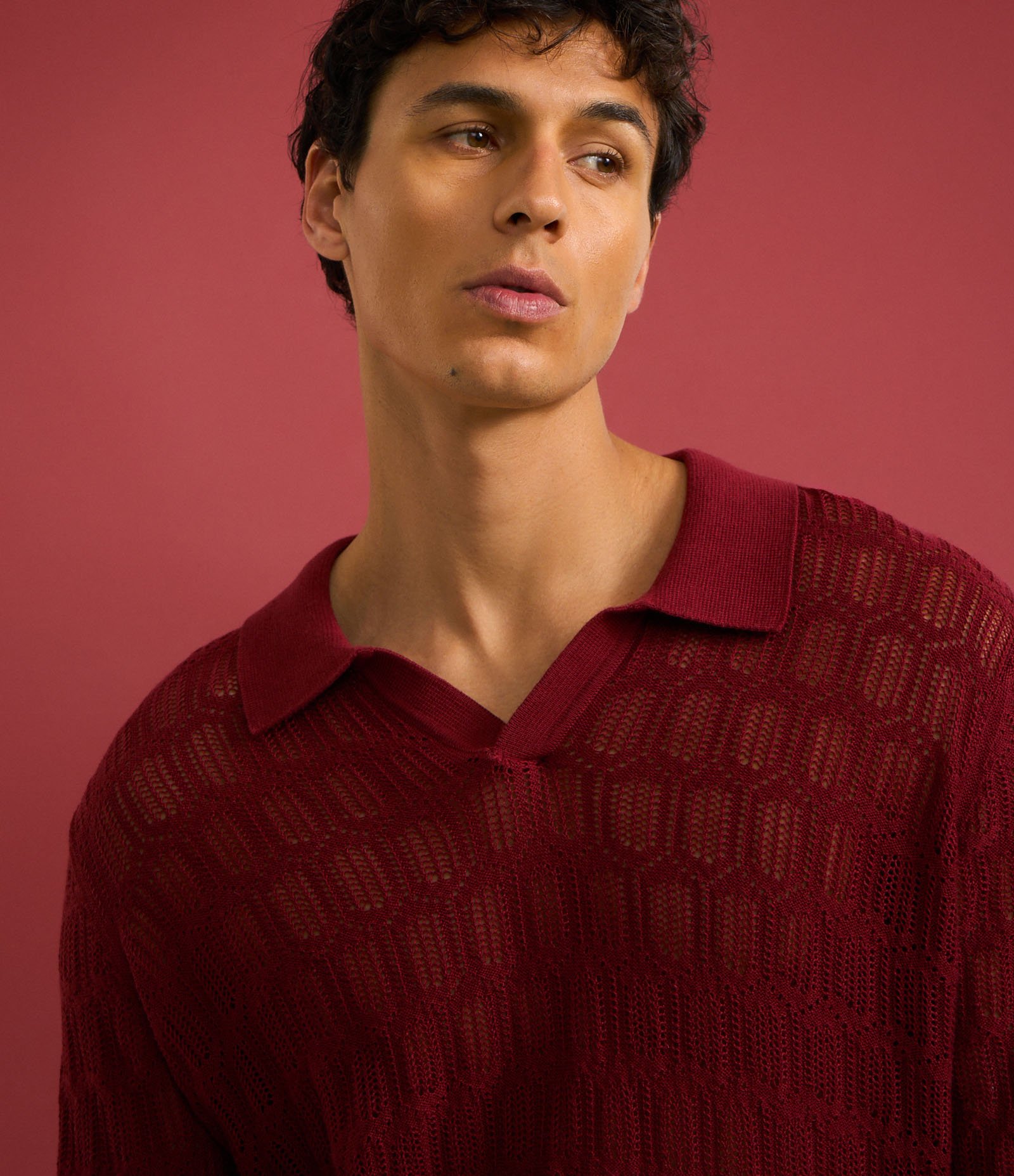 Camisa Polo Regular em Algodão Texturizada com Gola em V Vermelho 3