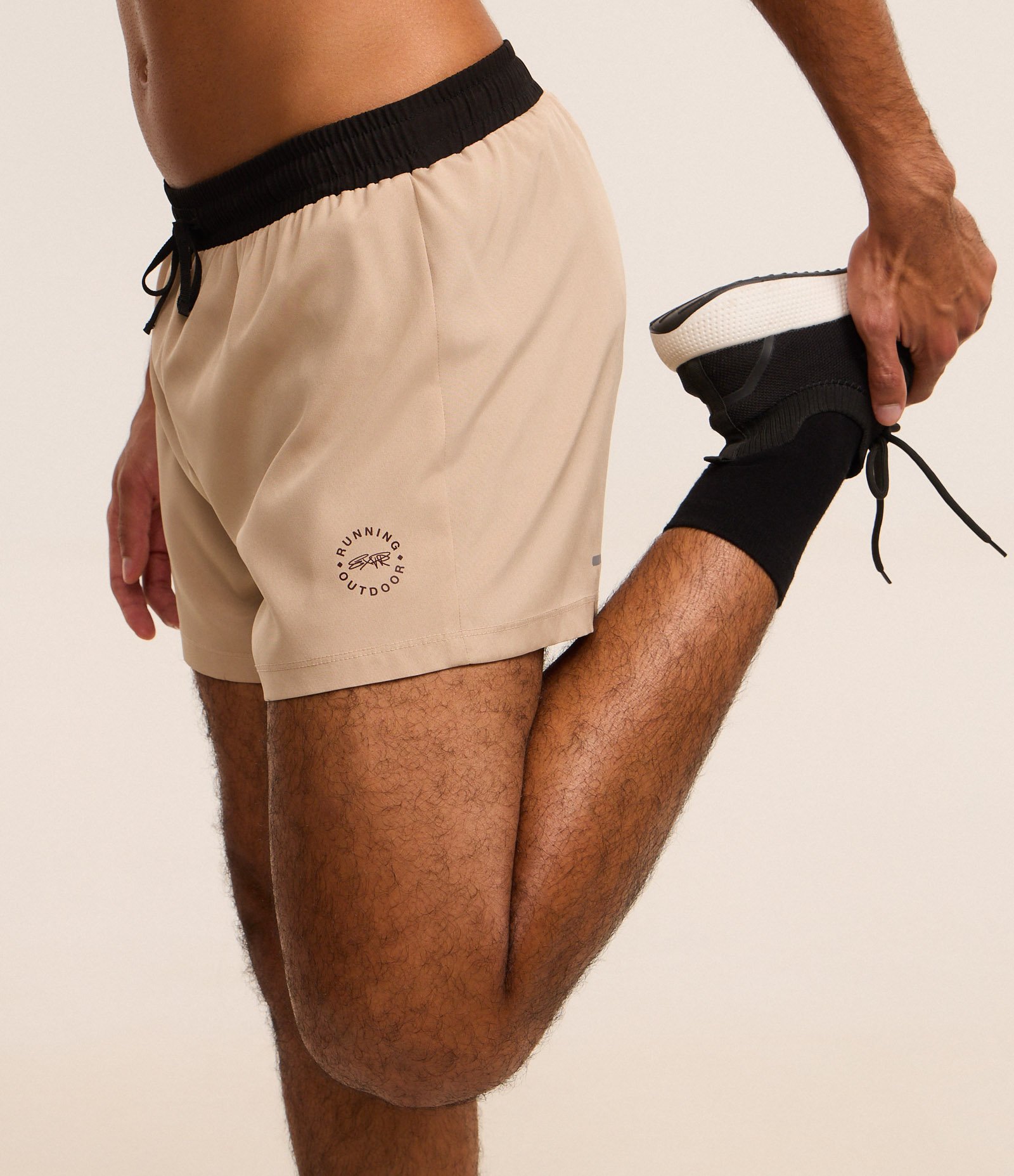 Bermuda Esportiva Corrida com Cós Contrastante e Detalhe Refletivo Bege 6