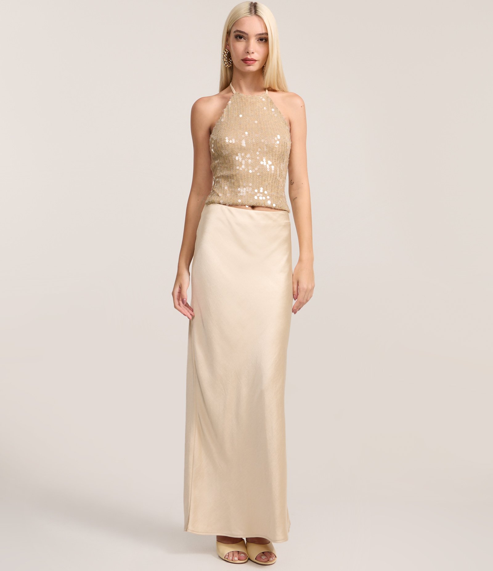 Blusa Frente Única em Paetê com Amarração nas Costas Dourado 2