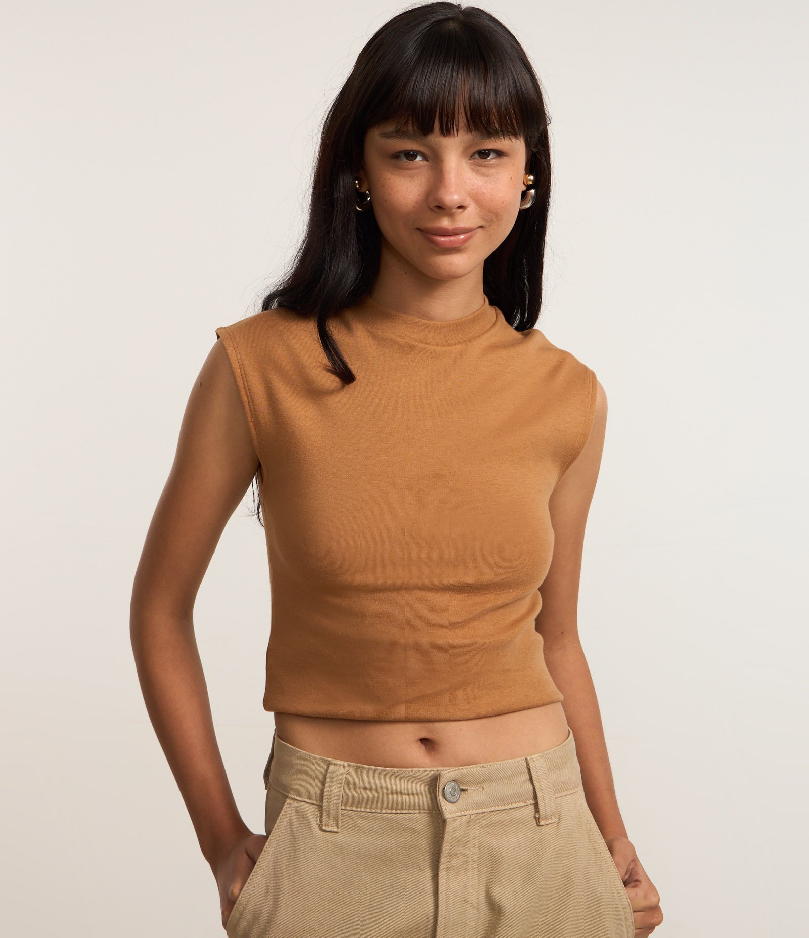 Blusa em Suedine com Ombro Caído Marrom 3