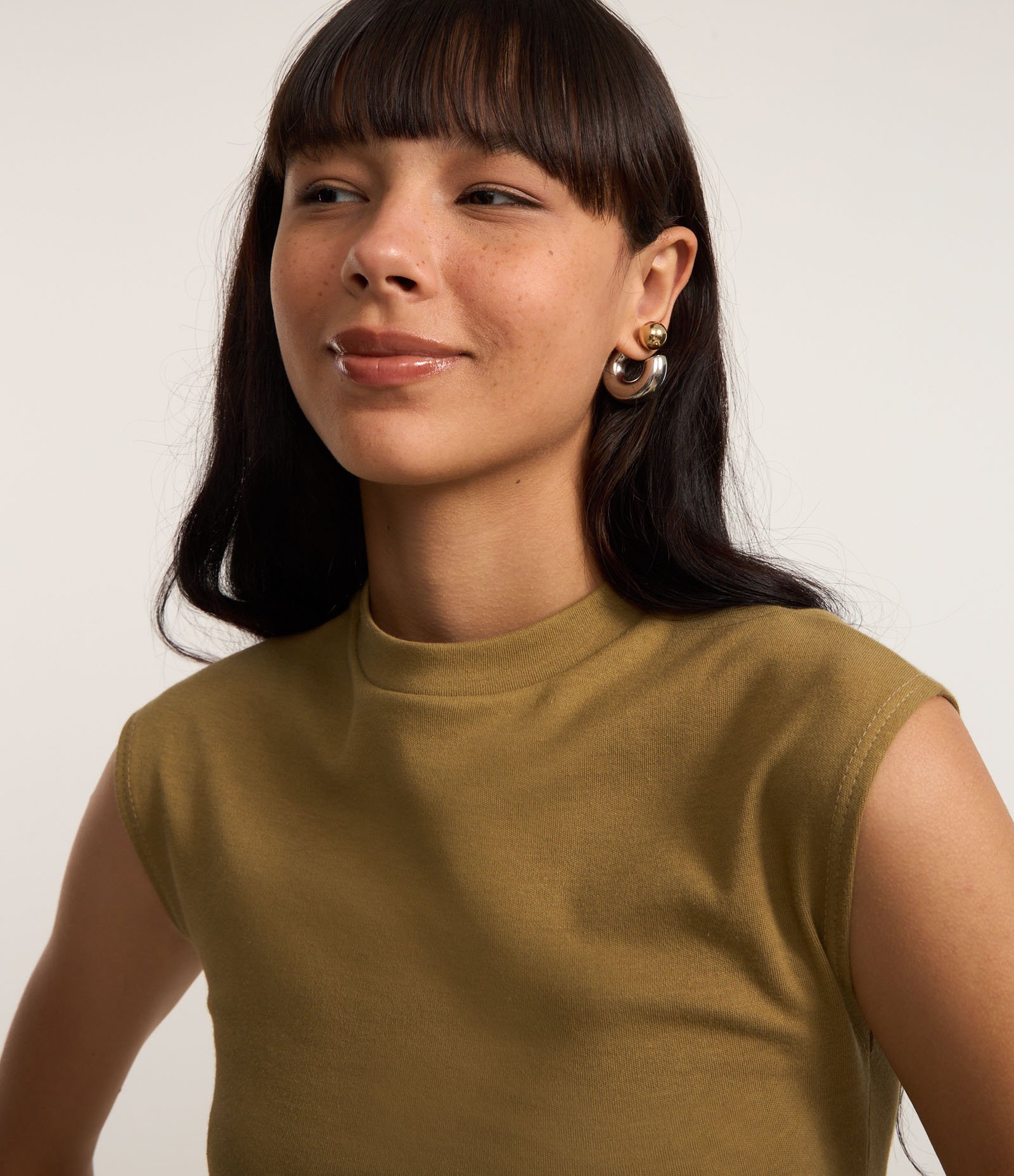 Blusa em Suedine com Ombro Caído Verde Oliva 1